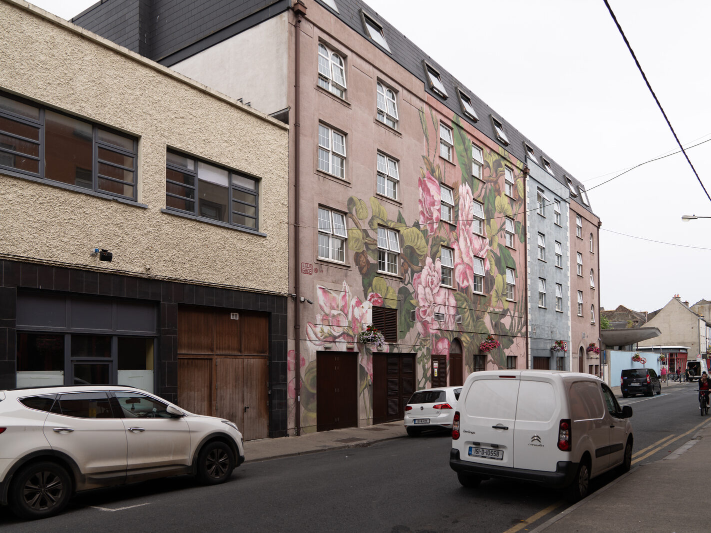 Goce’s process was notably challenging due to persistent heavy rain. An interesting detail is her use of durable emulsion house paint, designed to last for a decade or more. The fact that the mural would eventually be replaced, despite the use of a long-lasting material, is a crucial point that highlights the festival's overarching philosophy.
