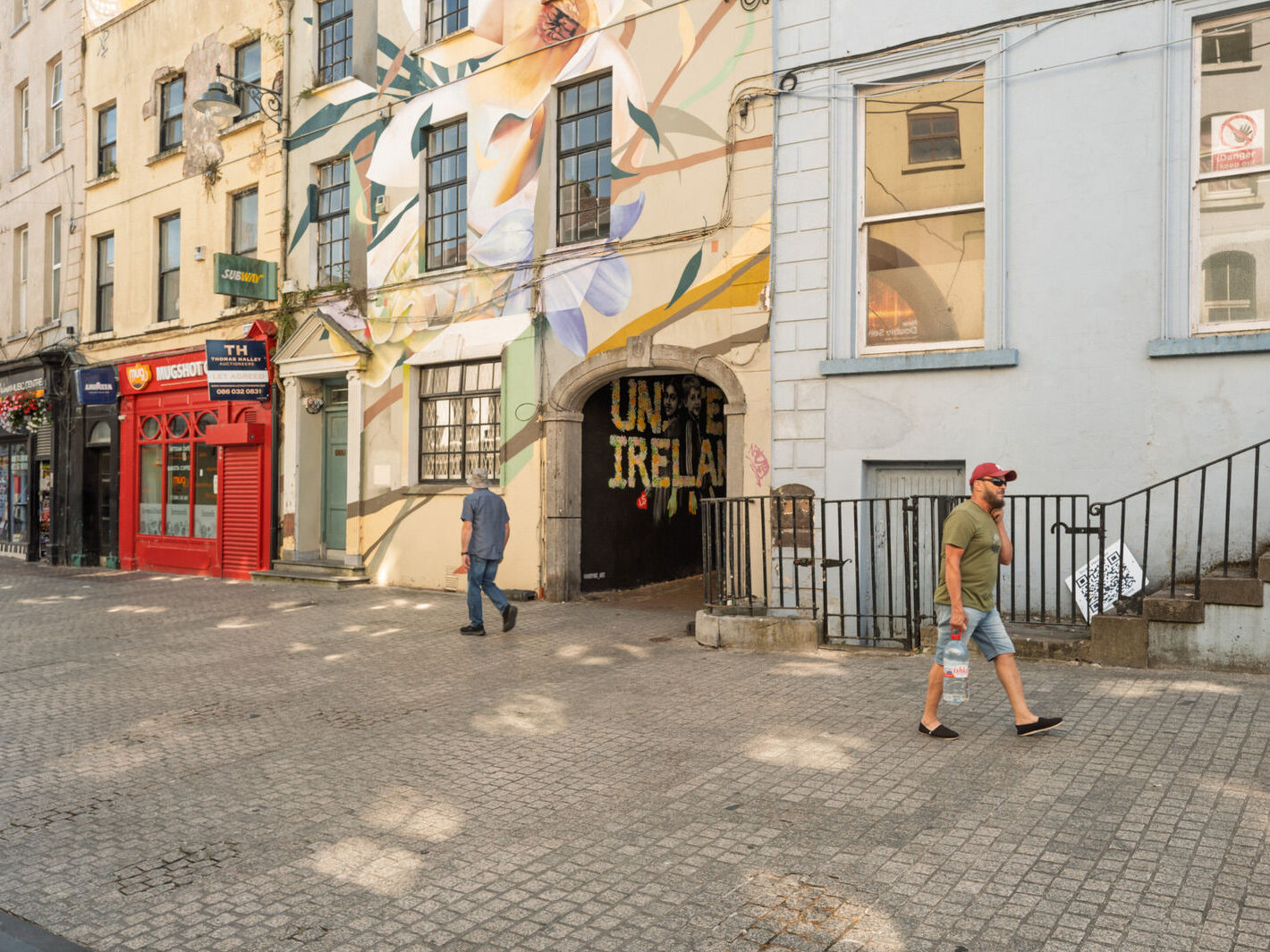 I USED A LEICA Q3 TO RANDOMLY PHOTOGRAPH WATERFORD CITY IN AUGUST 2026-274613