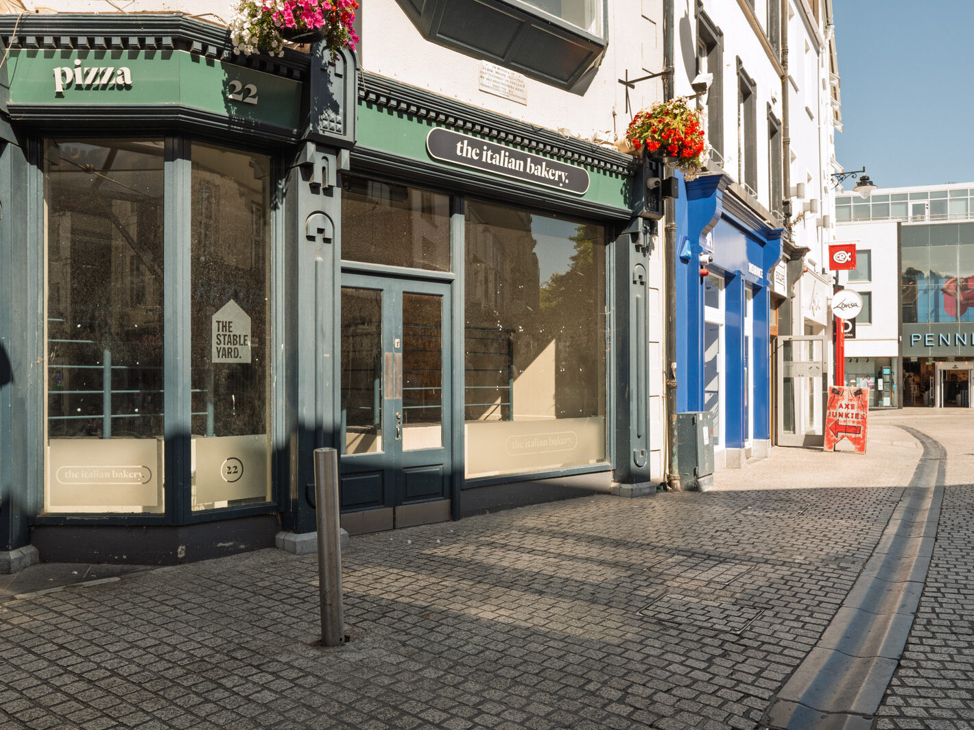 I USED A LEICA Q3 TO RANDOMLY PHOTOGRAPH WATERFORD CITY IN AUGUST 2026-274618