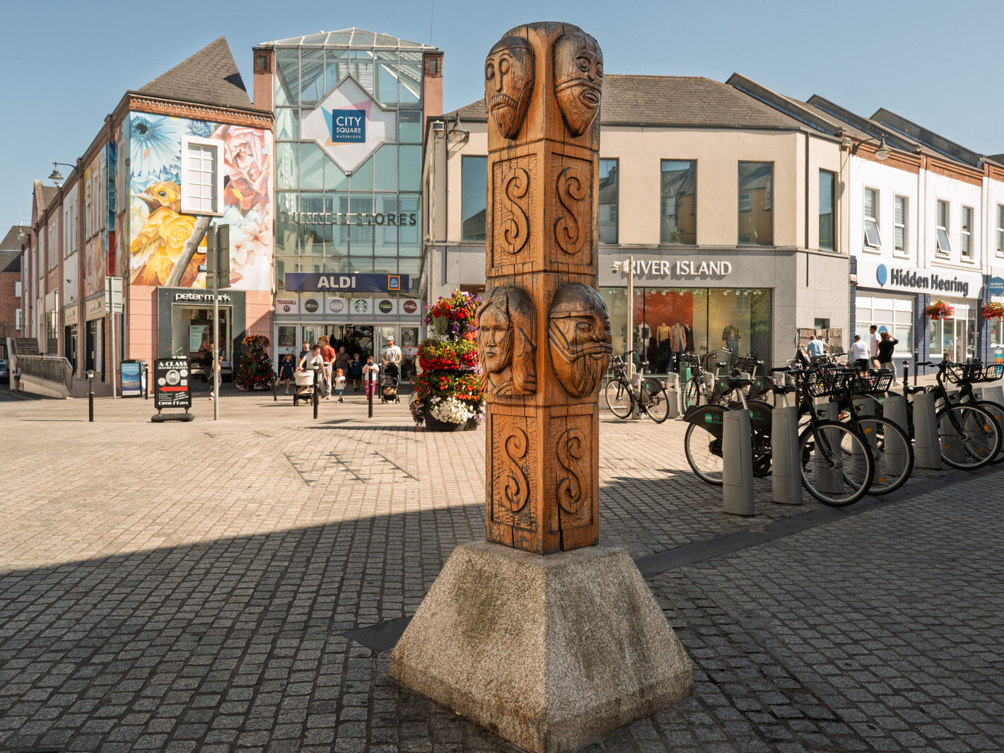I USED A LEICA Q3 TO RANDOMLY PHOTOGRAPH WATERFORD CITY IN AUGUST 2026-274625