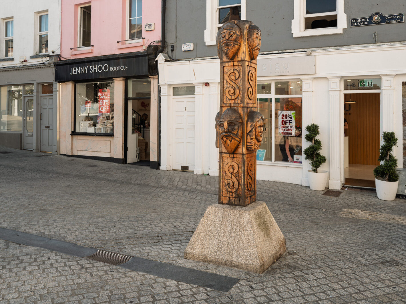 I USED A LEICA Q3 TO RANDOMLY PHOTOGRAPH WATERFORD CITY IN AUGUST 2026-274627