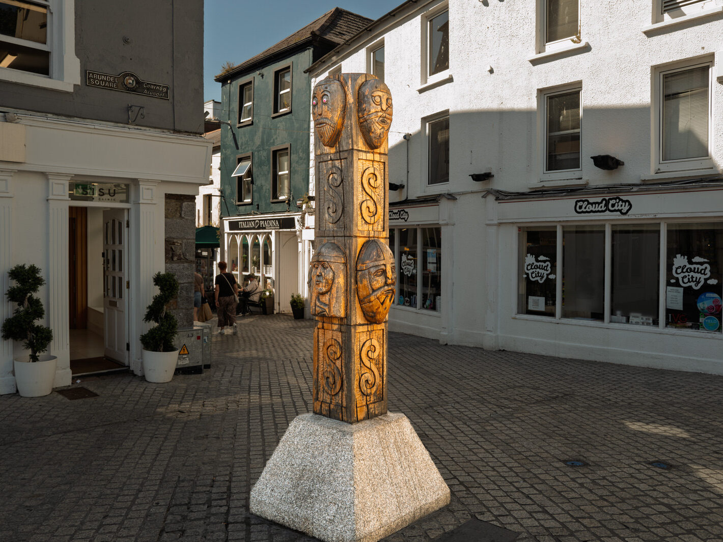 I USED A LEICA Q3 TO RANDOMLY PHOTOGRAPH WATERFORD CITY IN AUGUST 2026-274629