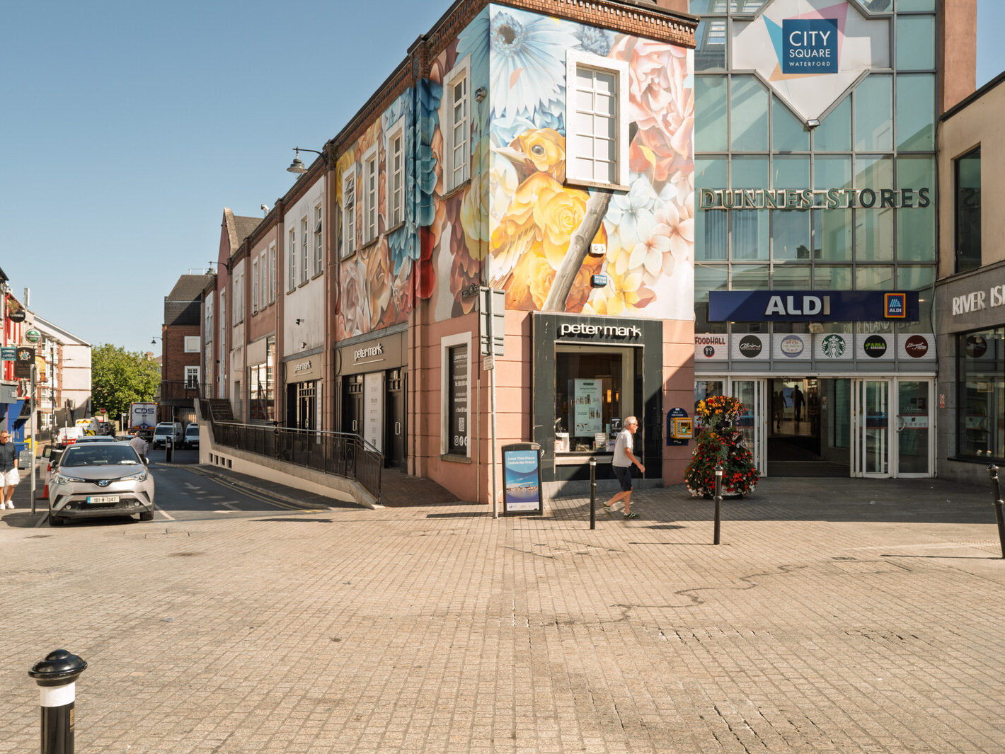 I USED A LEICA Q3 TO RANDOMLY PHOTOGRAPH WATERFORD CITY IN AUGUST 2026-274631