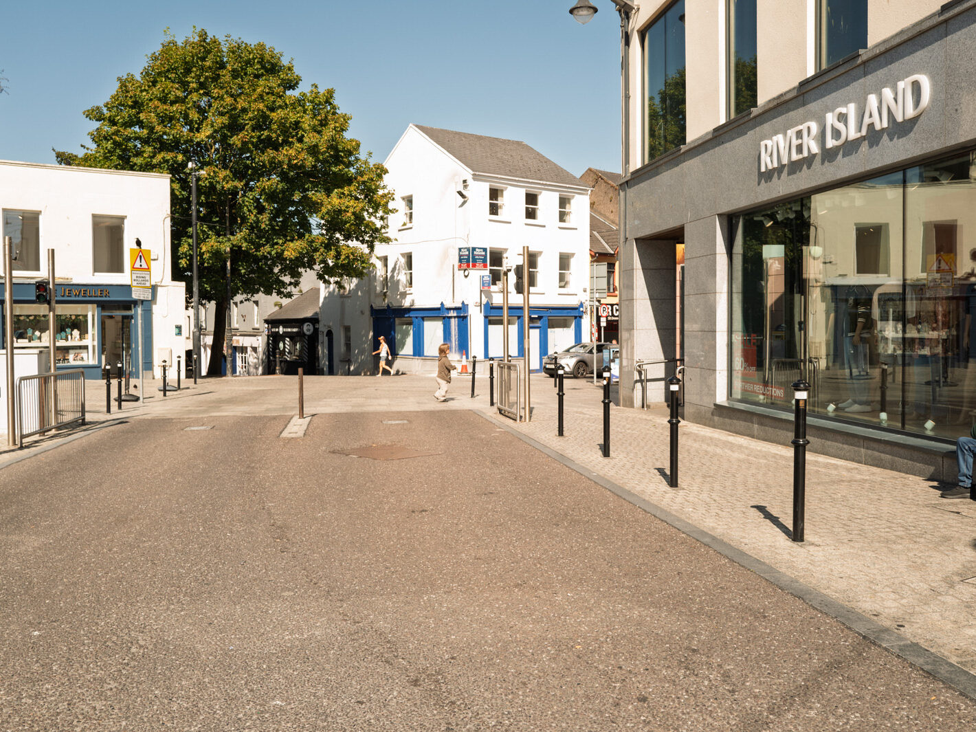 I USED A LEICA Q3 TO RANDOMLY PHOTOGRAPH WATERFORD CITY IN AUGUST 2026-274645
