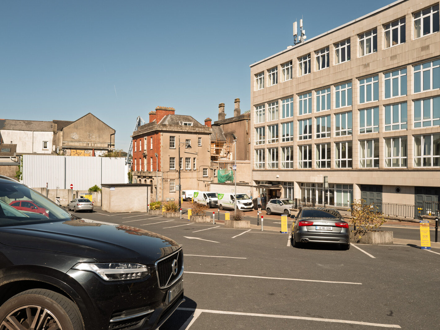 I USED A LEICA Q3 TO RANDOMLY PHOTOGRAPH WATERFORD CITY IN AUGUST 2026-274647