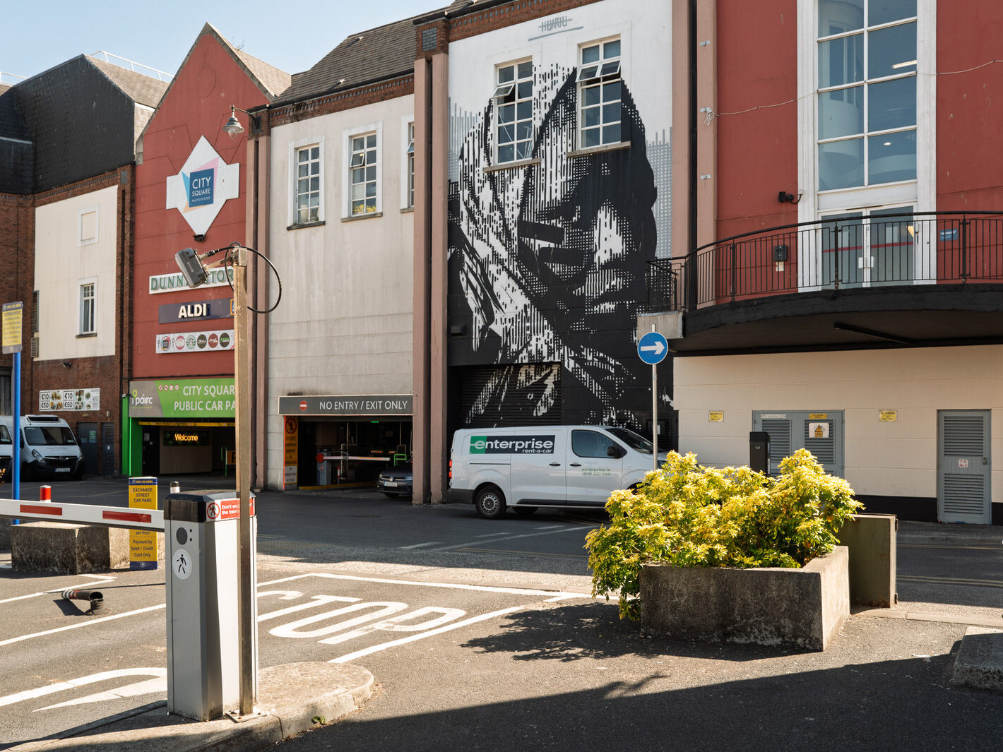 I USED A LEICA Q3 TO RANDOMLY PHOTOGRAPH WATERFORD CITY IN AUGUST 2026-274648