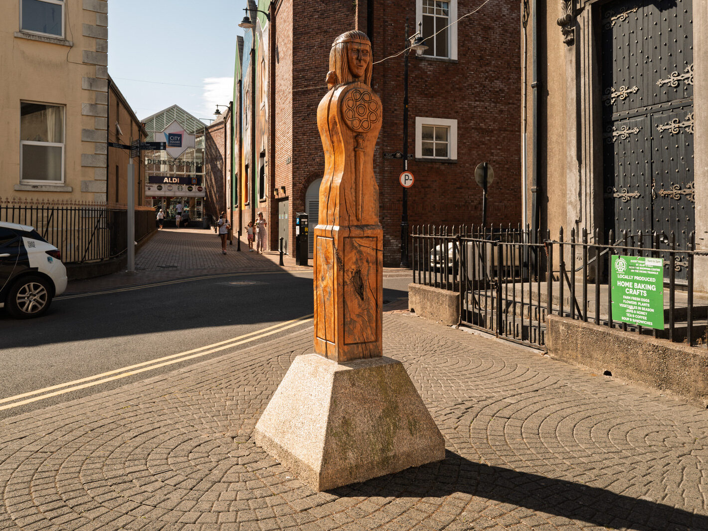 I USED A LEICA Q3 TO RANDOMLY PHOTOGRAPH WATERFORD CITY IN AUGUST 2026-274663