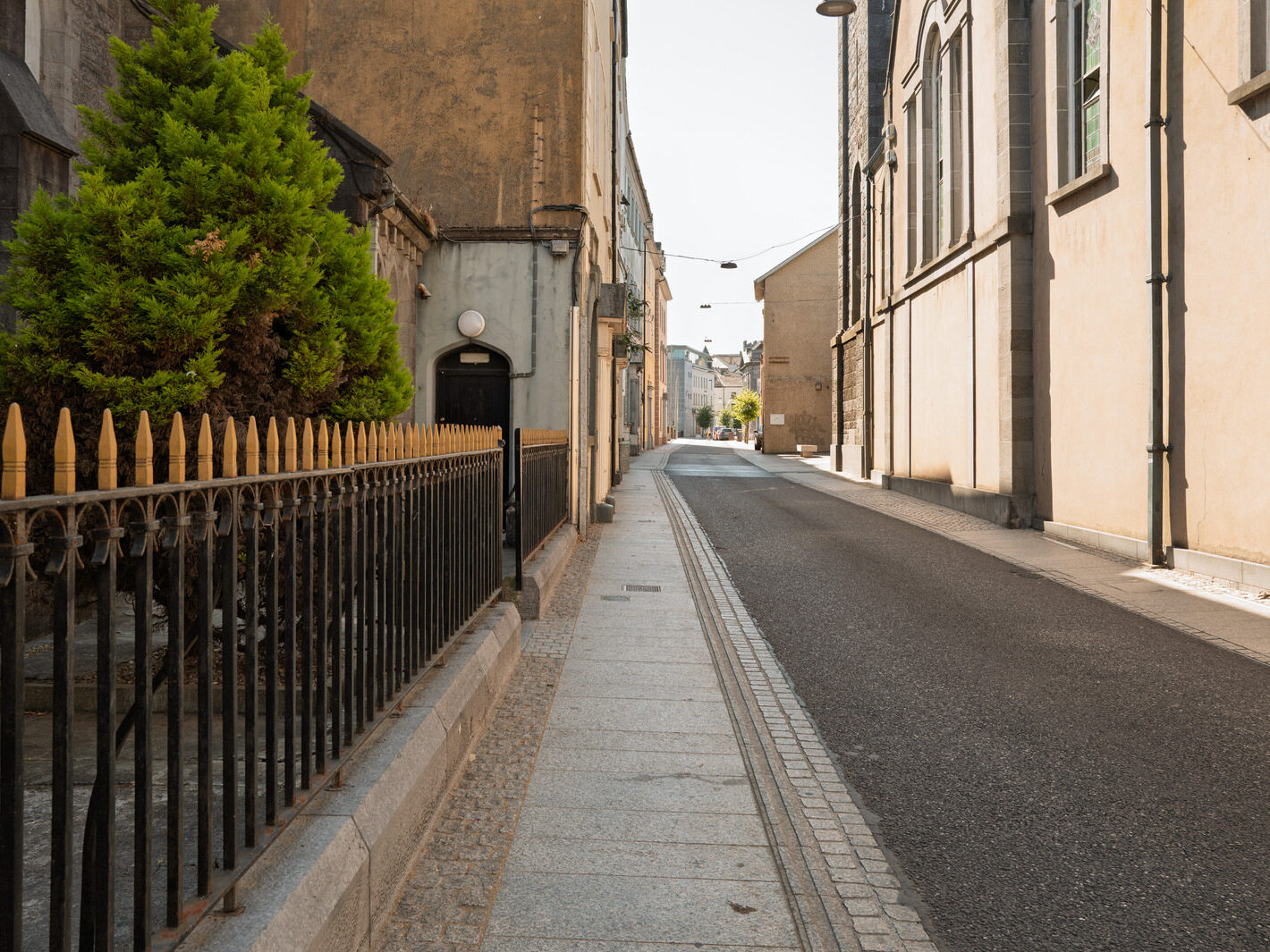I USED A LEICA Q3 TO RANDOMLY PHOTOGRAPH WATERFORD CITY IN AUGUST 2026-274673