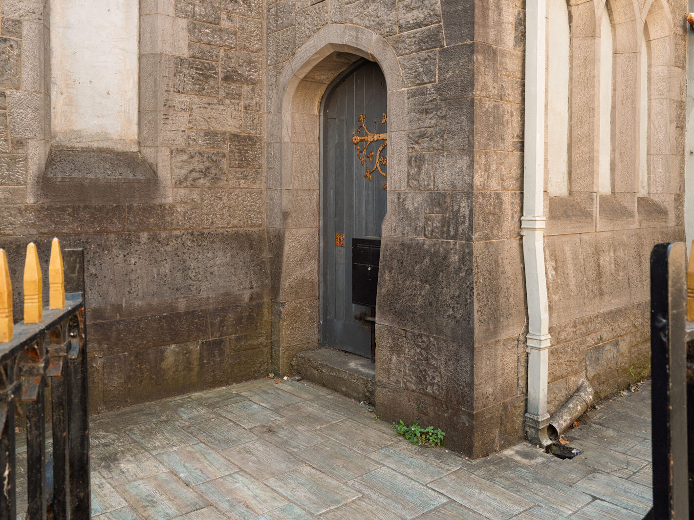 I USED A LEICA Q3 TO RANDOMLY PHOTOGRAPH WATERFORD CITY IN AUGUST 2026-274674