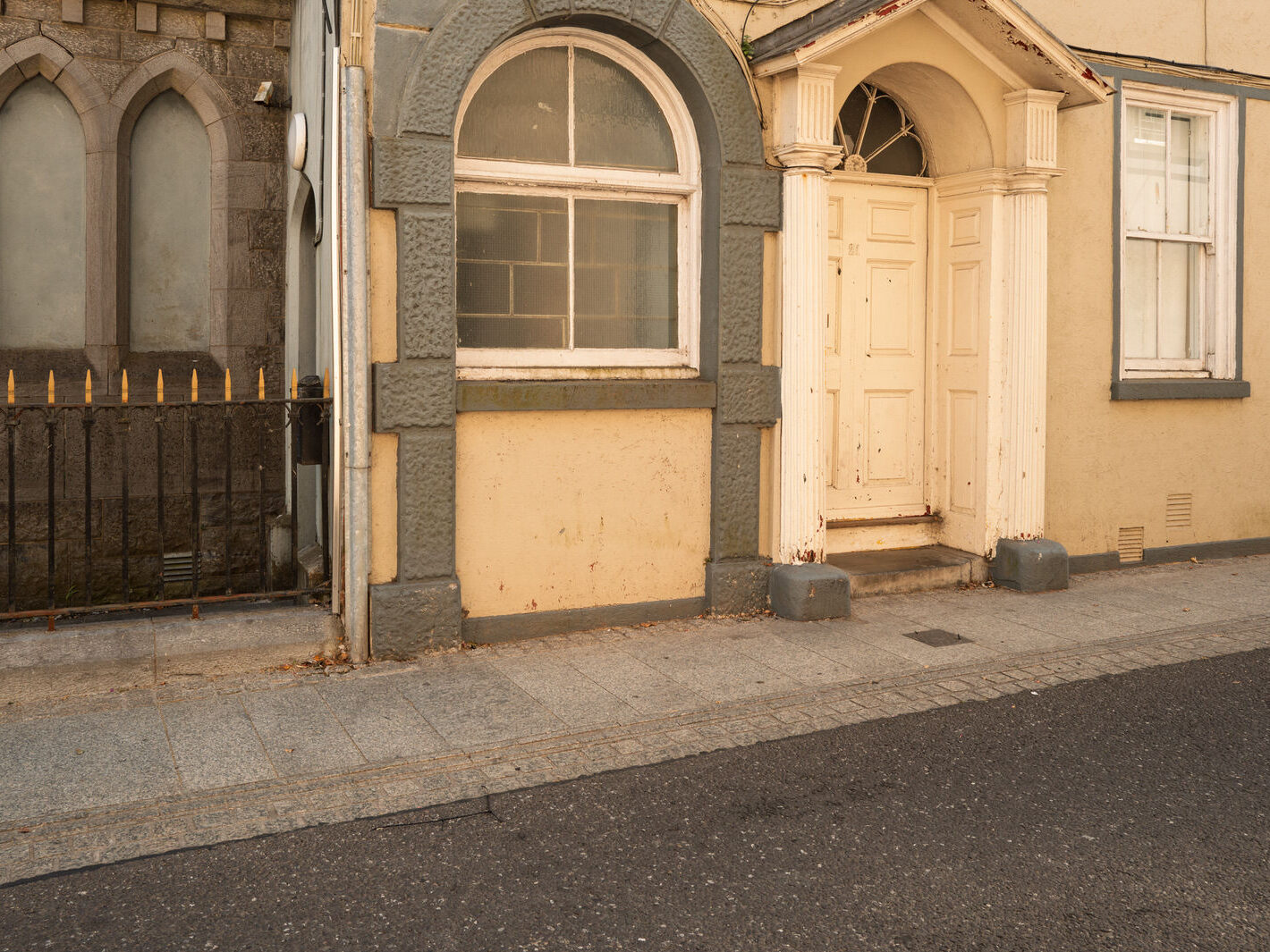 I USED A LEICA Q3 TO RANDOMLY PHOTOGRAPH WATERFORD CITY IN AUGUST 2026-274676
