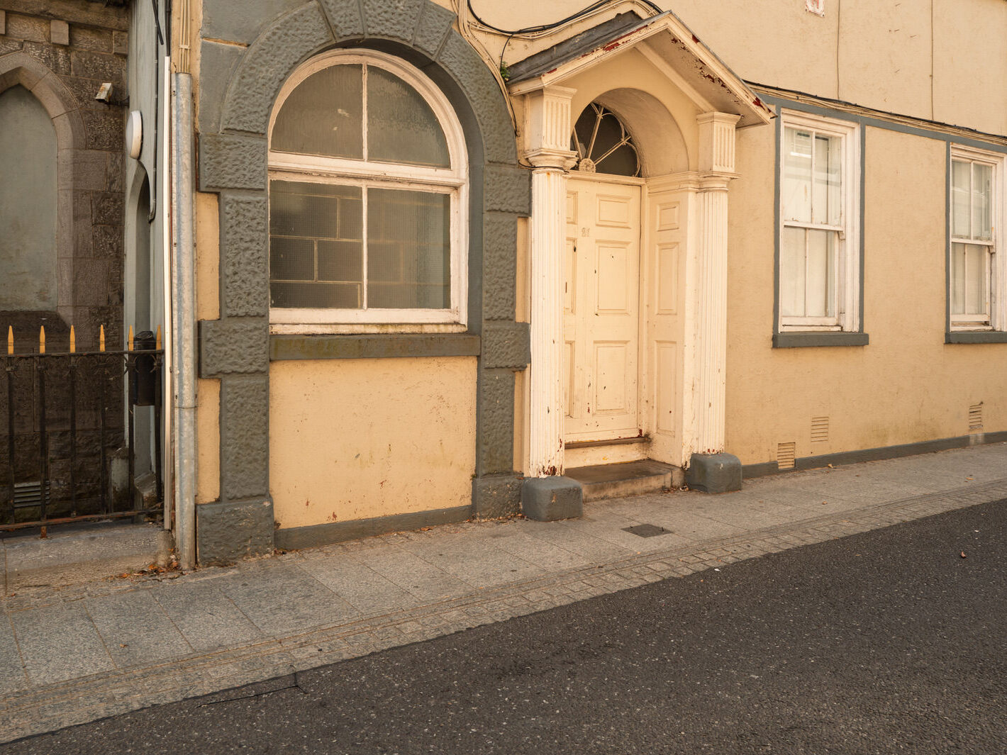 I USED A LEICA Q3 TO RANDOMLY PHOTOGRAPH WATERFORD CITY IN AUGUST 2026-274677