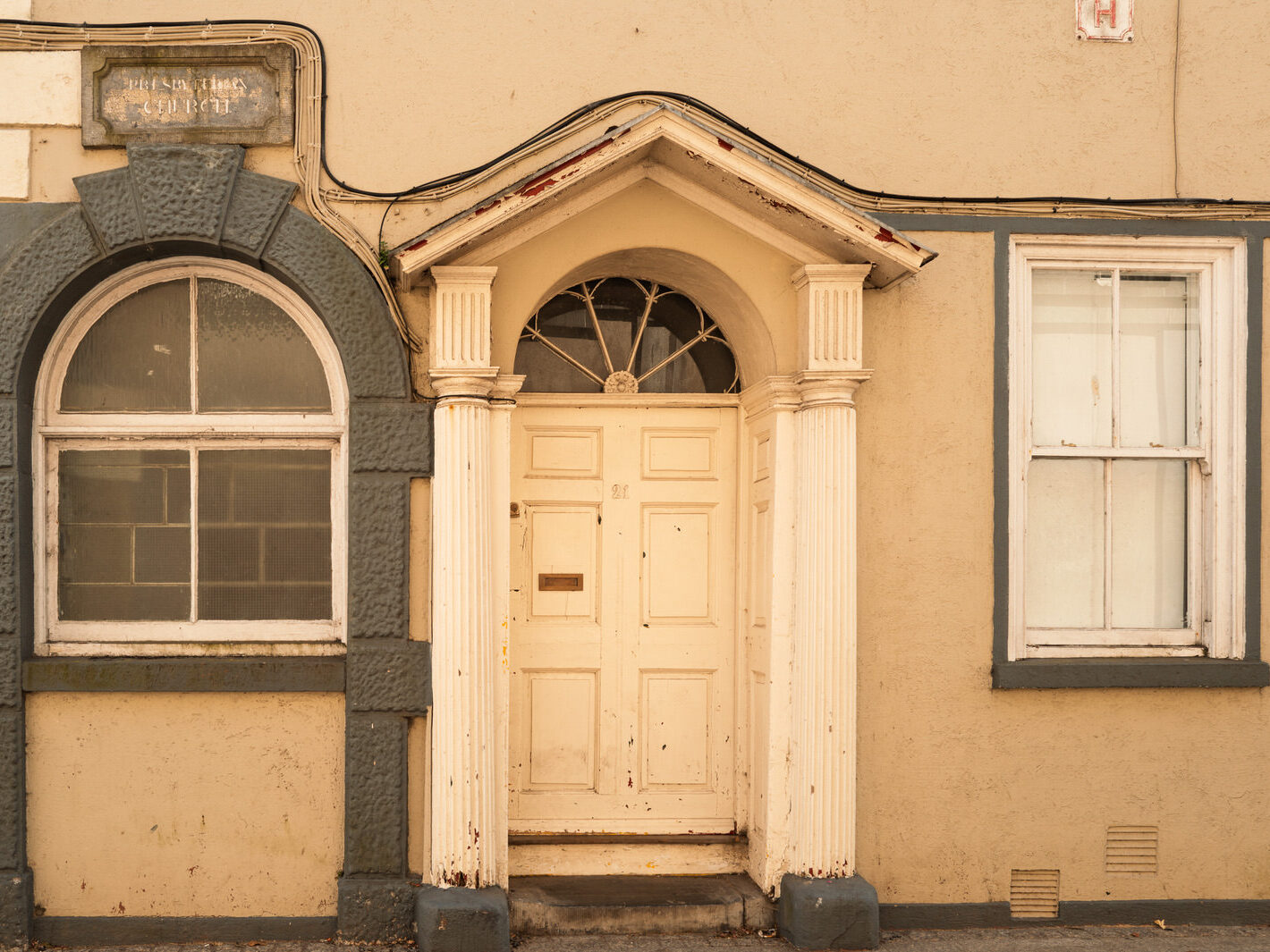 I USED A LEICA Q3 TO RANDOMLY PHOTOGRAPH WATERFORD CITY IN AUGUST 2026-274678