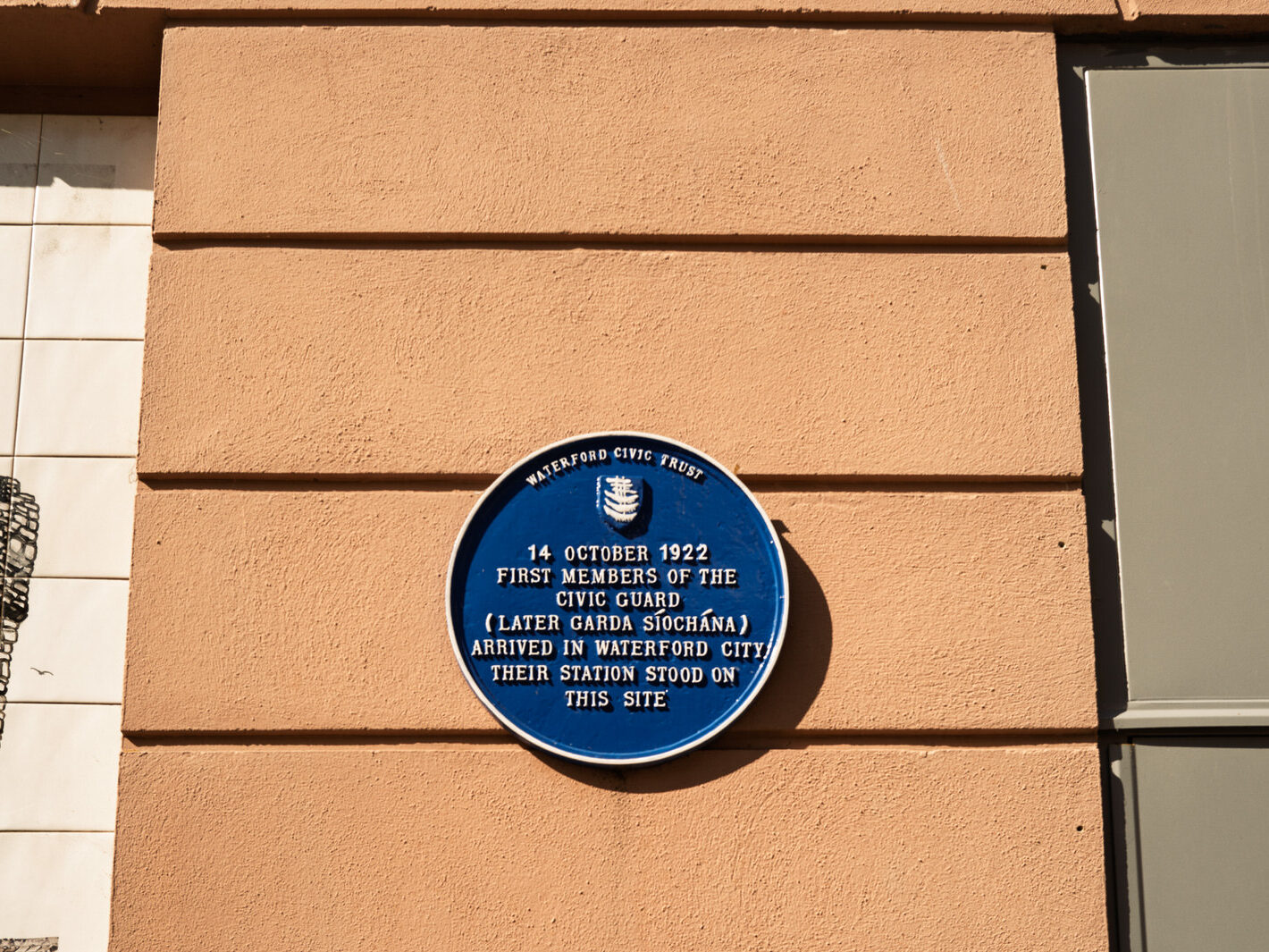 I USED A LEICA Q3 TO RANDOMLY PHOTOGRAPH WATERFORD CITY IN AUGUST 2026-274685