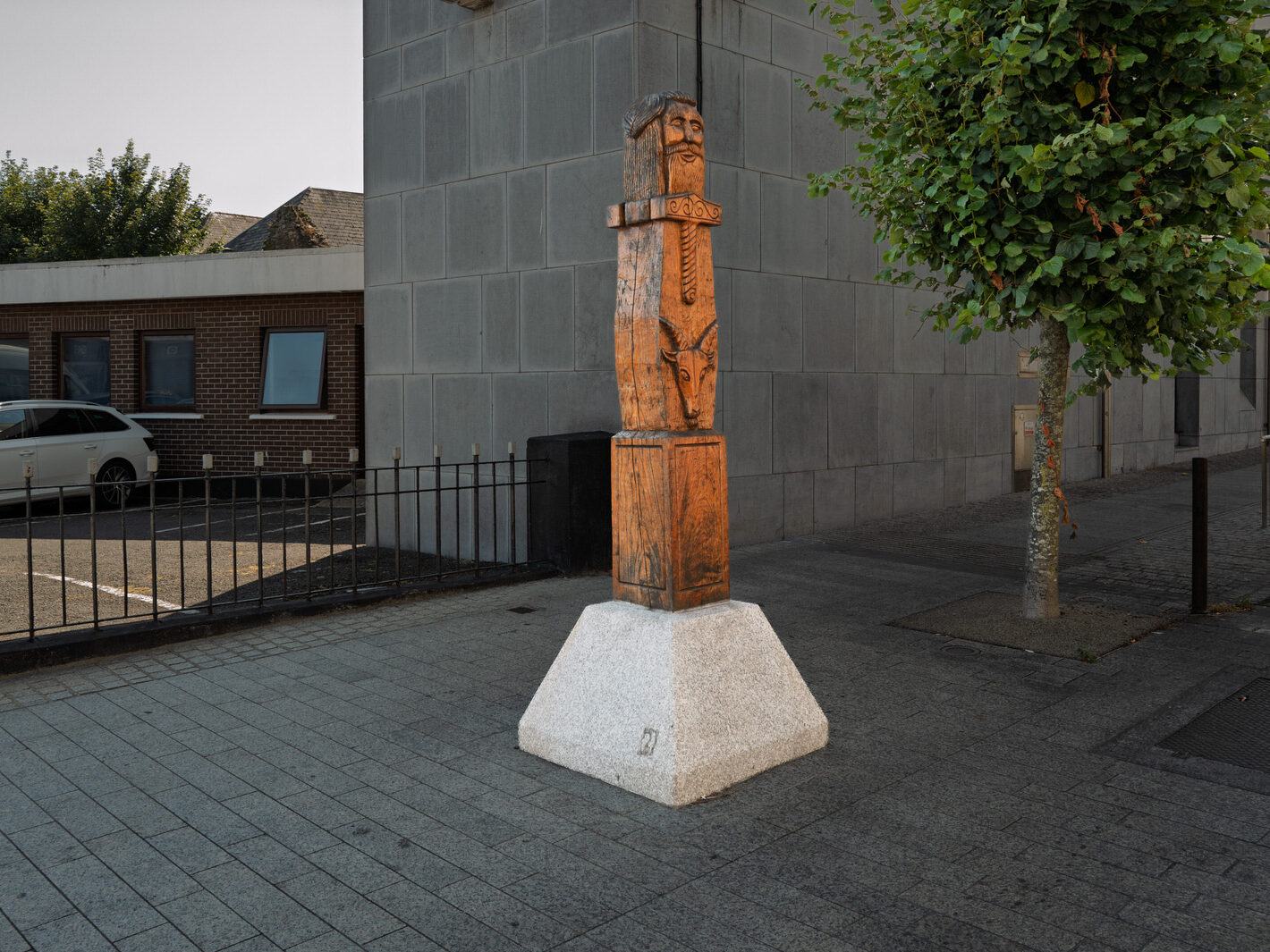 I USED A LEICA Q3 TO RANDOMLY PHOTOGRAPH WATERFORD CITY IN AUGUST 2026-274697