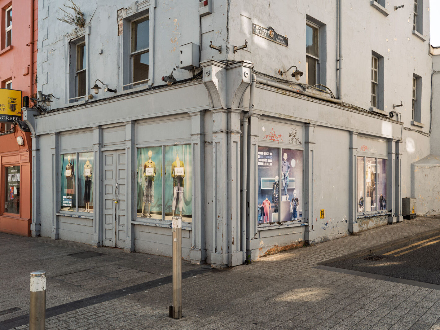 I USED A LEICA Q3 TO RANDOMLY PHOTOGRAPH WATERFORD CITY IN AUGUST 2026-274702