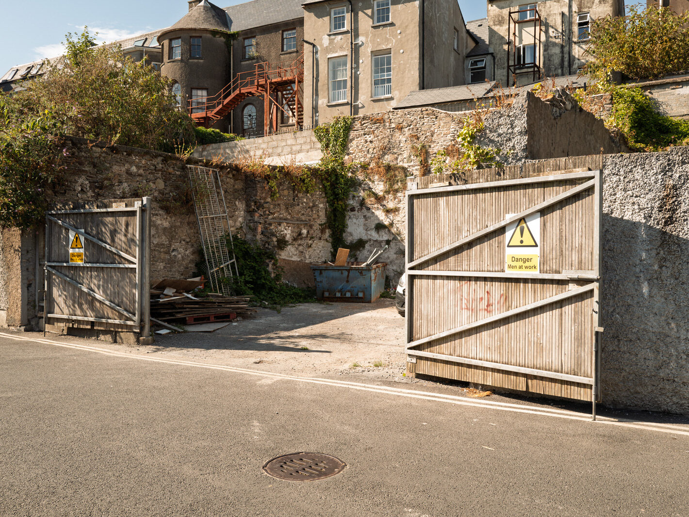 I USED A LEICA Q3 TO RANDOMLY PHOTOGRAPH WATERFORD CITY IN AUGUST 2026-274724