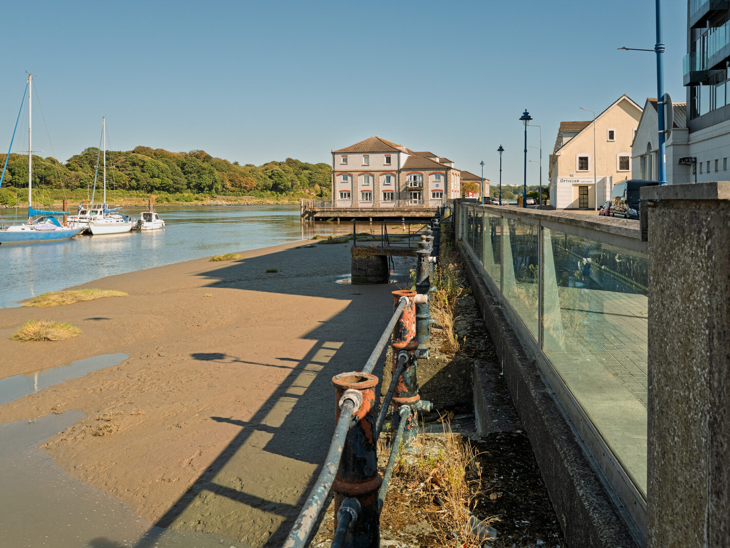 I USED A LEICA Q3 TO RANDOMLY PHOTOGRAPH WATERFORD CITY IN AUGUST 2026-274752
