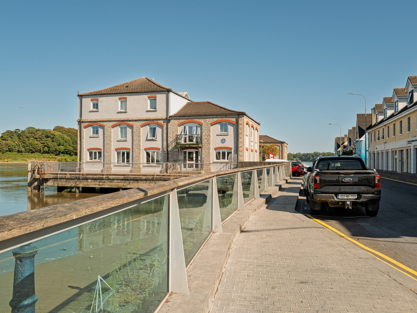 I USED A LEICA Q3 TO RANDOMLY PHOTOGRAPH WATERFORD CITY IN AUGUST 2026-274756