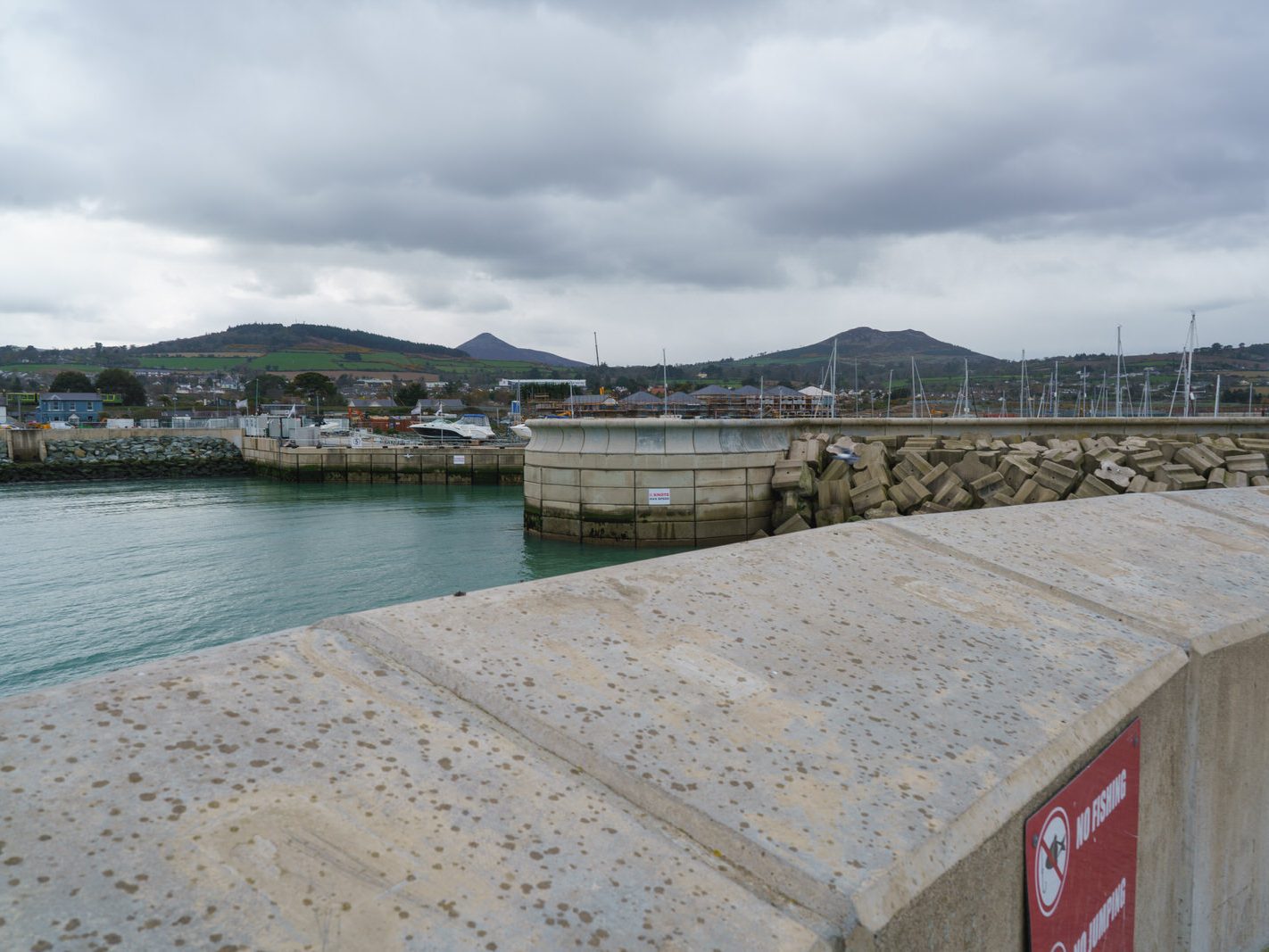 GREYSTONES HARBOUR ON A WET AND WINDY DAY 011