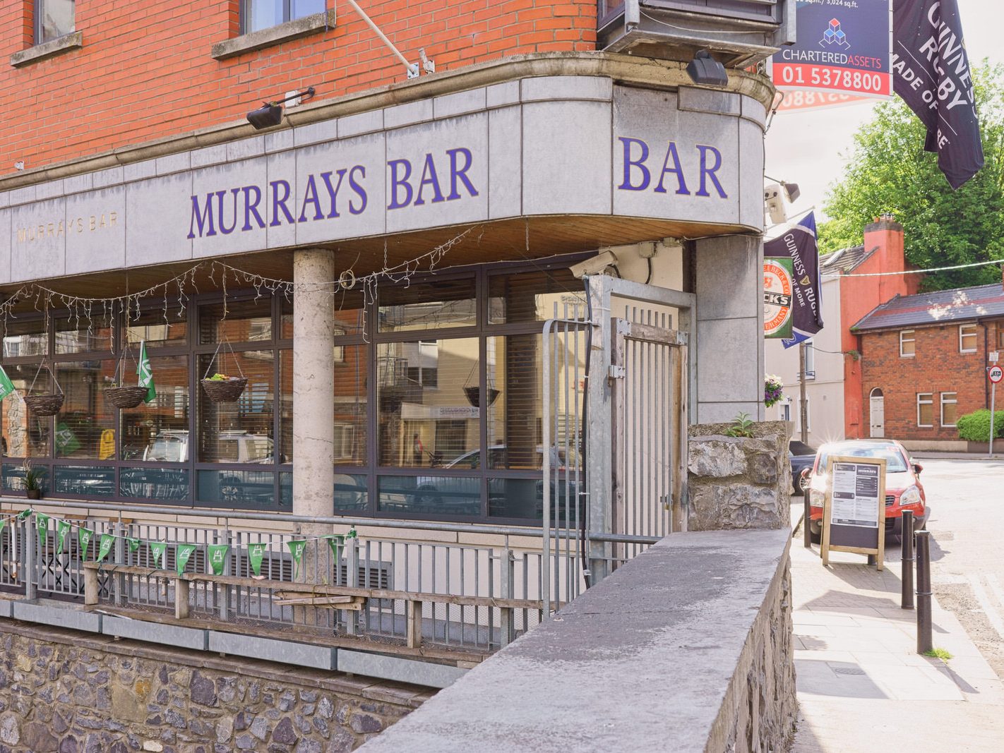 MURRAY's BAR BOW BRIDGE PLACE AS IT WAS IN 2016 [HAS SINCE BEEN SOLD]-227586-1