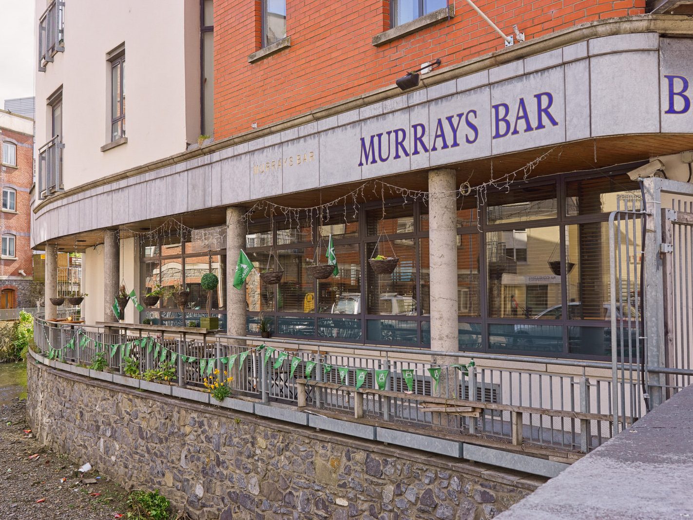 MURRAY's BAR BOW BRIDGE PLACE AS IT WAS IN 2016 [HAS SINCE BEEN SOLD]-227587-1
