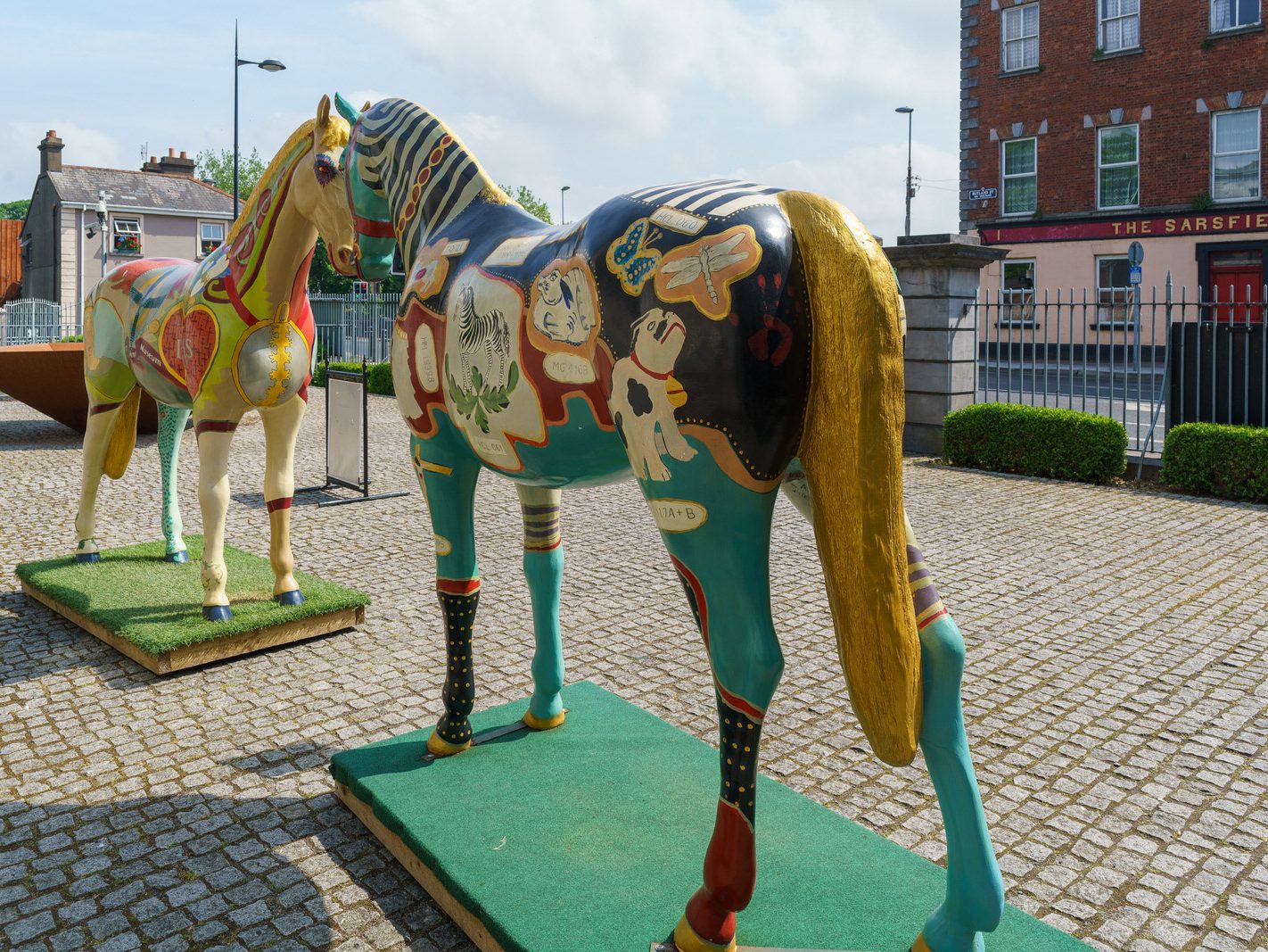 THE URBAN HORSE PROJECT BY ANGELA CONNOLLY [TWO EXAMPLES AT THE HUNT MUSEUM IN LIMERICK]-227609-1