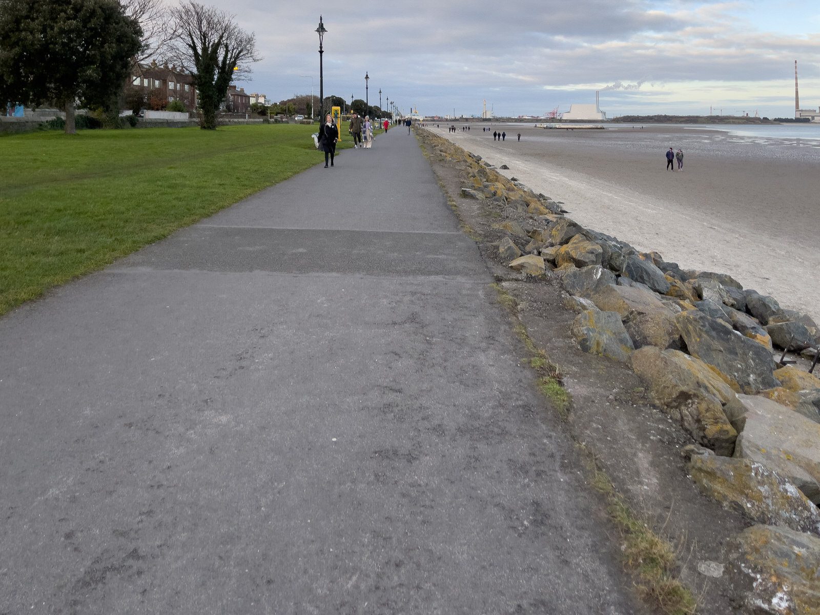 STRAND ROAD IN SANDYMOUNT PHOTOGRAPHED 29 JANUARY 2023 001