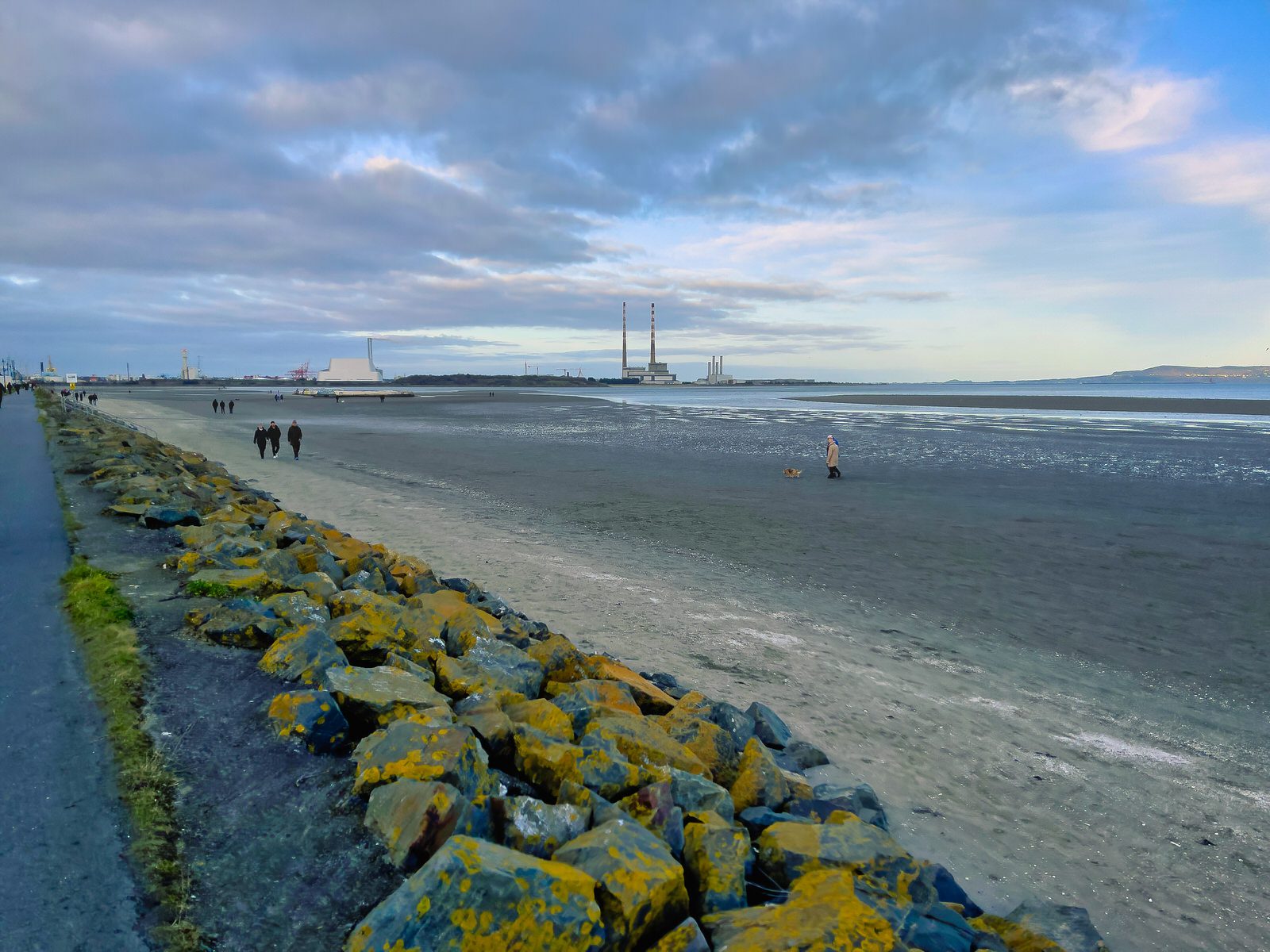 STRAND ROAD IN SANDYMOUNT PHOTOGRAPHED 29 JANUARY 2023