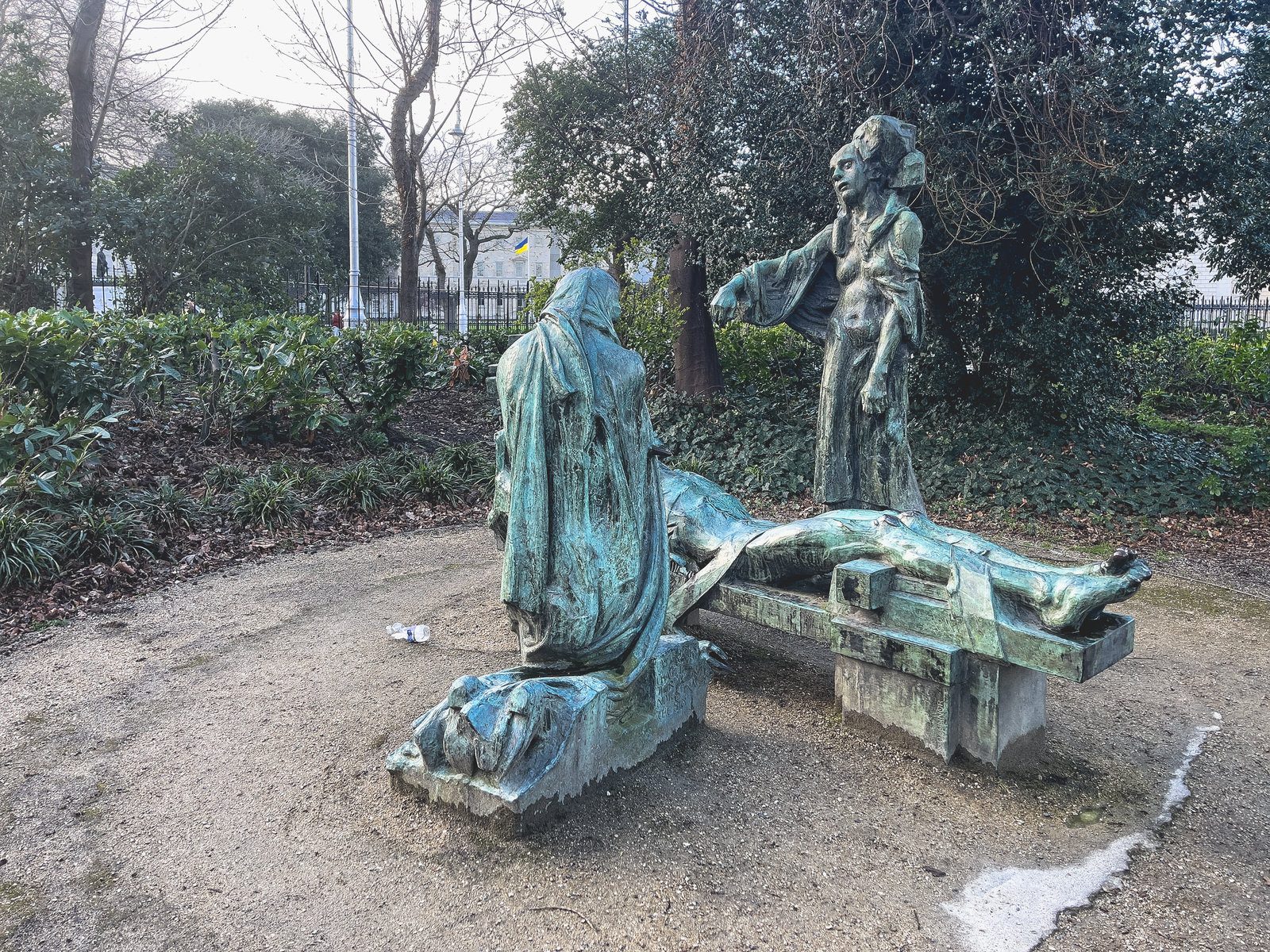 THE VICTIMS BY ANDREW O’CONNOR IN MERRION SQUARE PARK 008