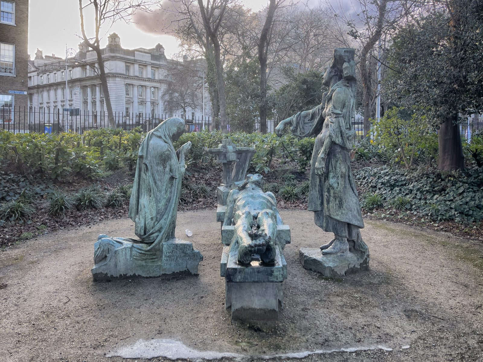 THE VICTIMS BY ANDREW O’CONNOR IN MERRION SQUARE PARK 009