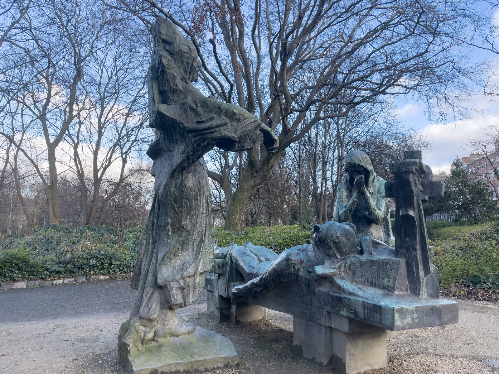 THE VICTIMS BY ANDREW O’CONNOR IN MERRION SQUARE PARK 002