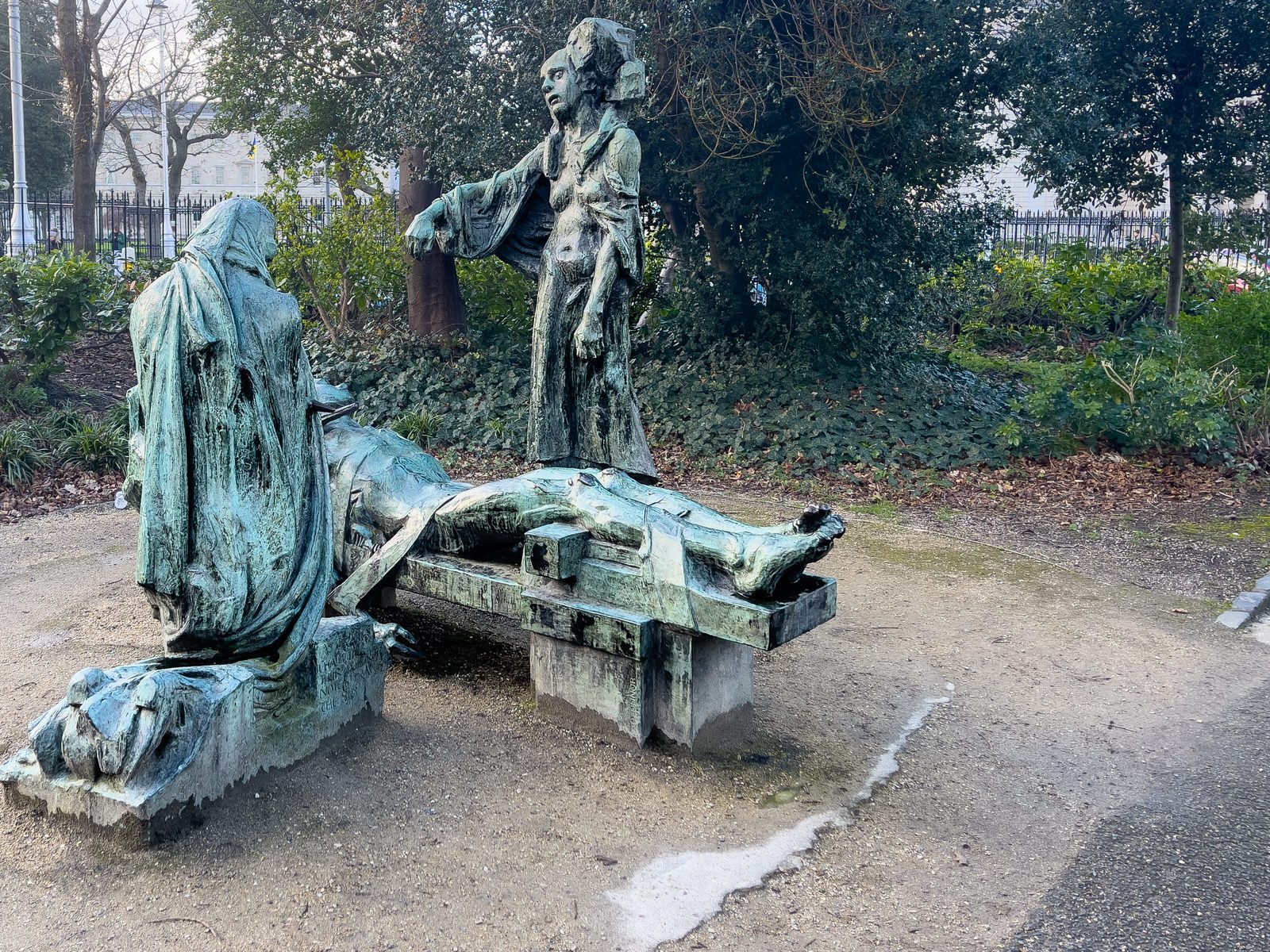 THE VICTIMS BY ANDREW O’CONNOR IN MERRION SQUARE PARK 005