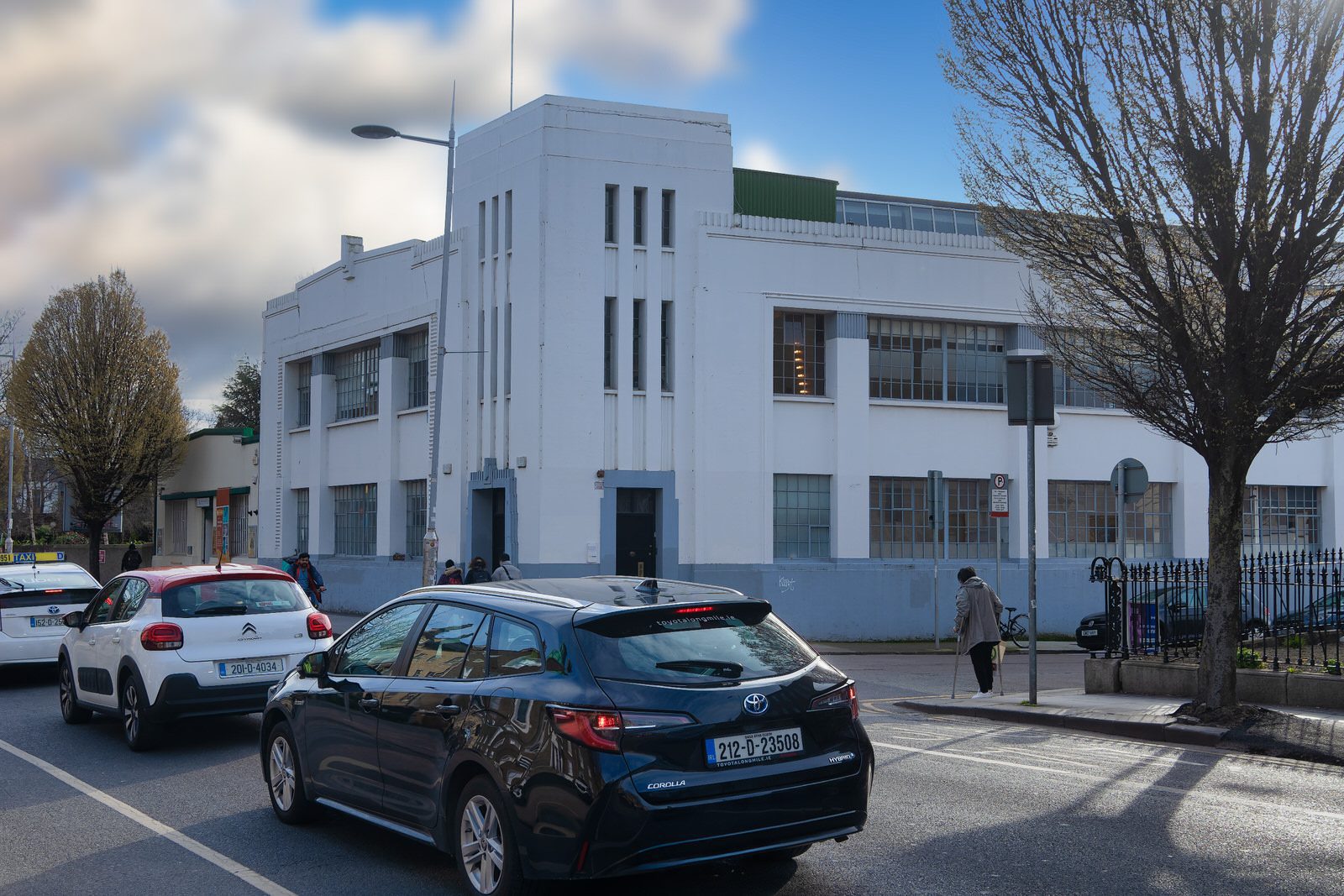 ONE OF TWO LISTED ART DECO BUILDINGS IN DUBLIN 004