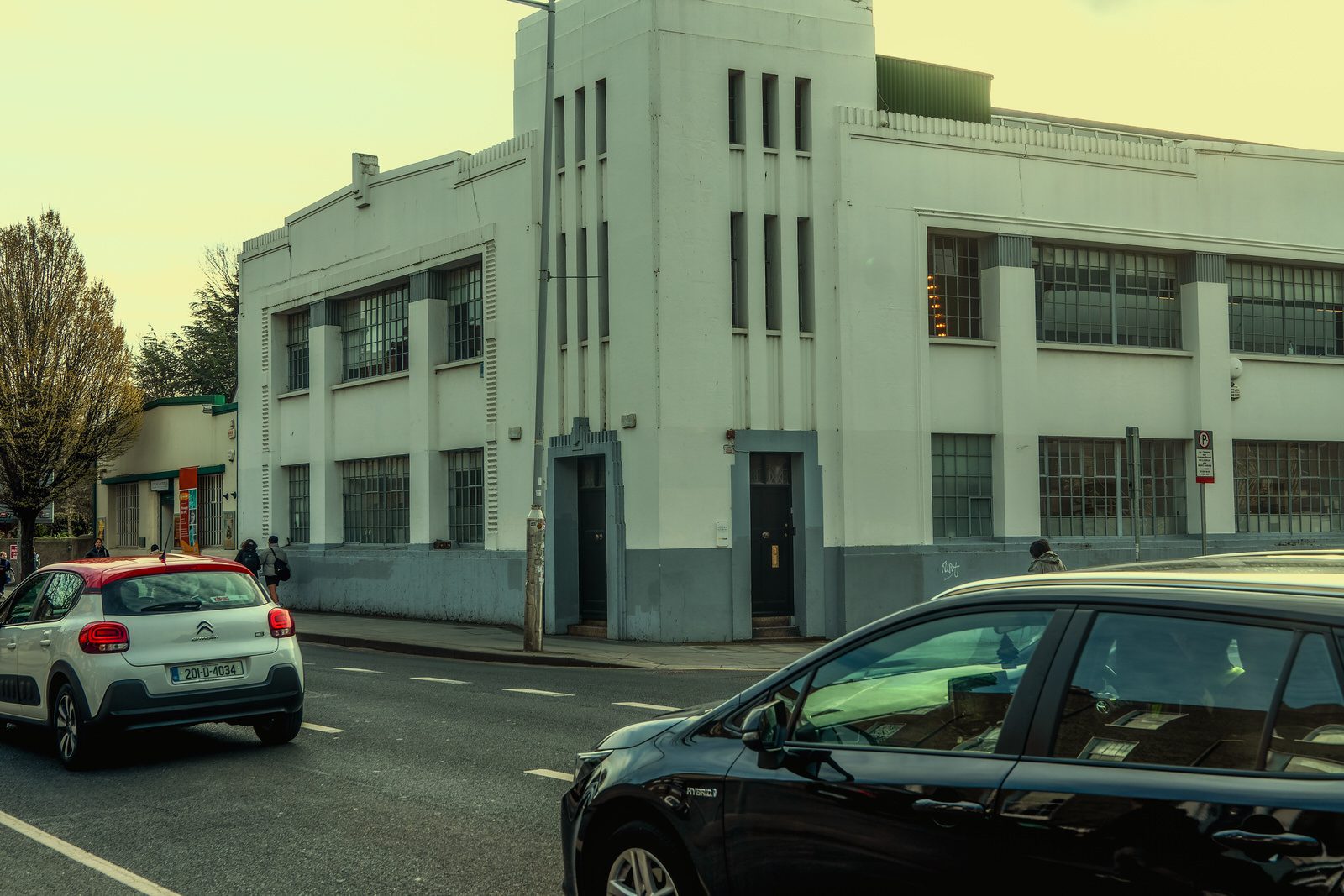 ONE OF TWO LISTED ART DECO BUILDINGS IN DUBLIN 003