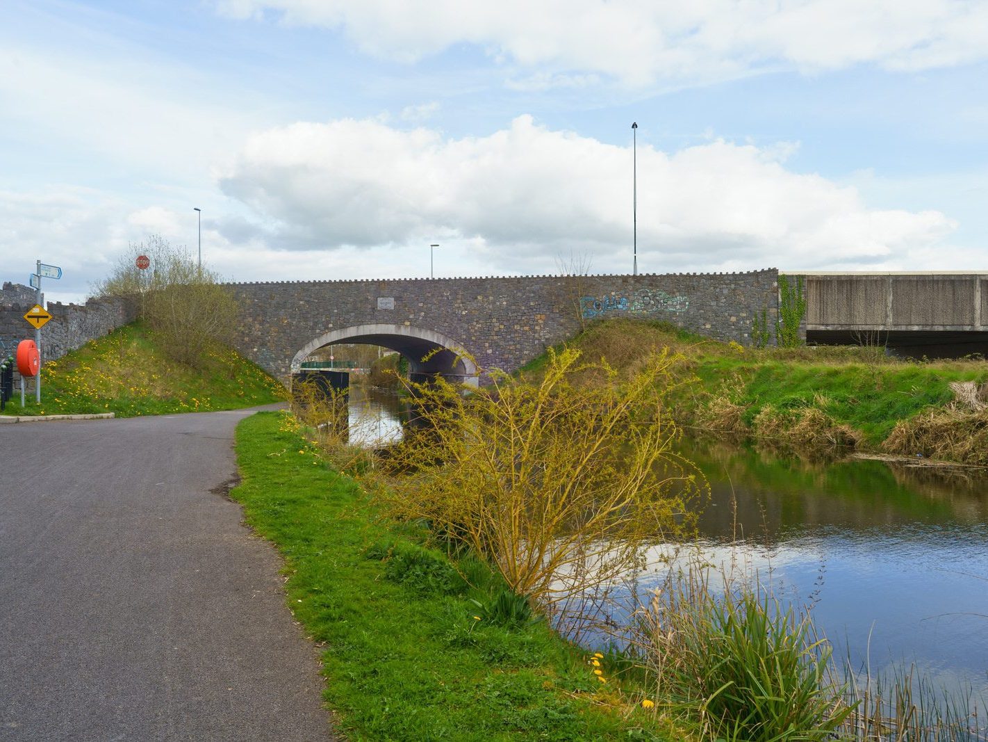 BOND BRIDGE ACROSS THE ROYAL CANAL IN MAYNOOTH [I WAS UNAWARE OF THIS BRIDGE UNTIL TODAY] 004