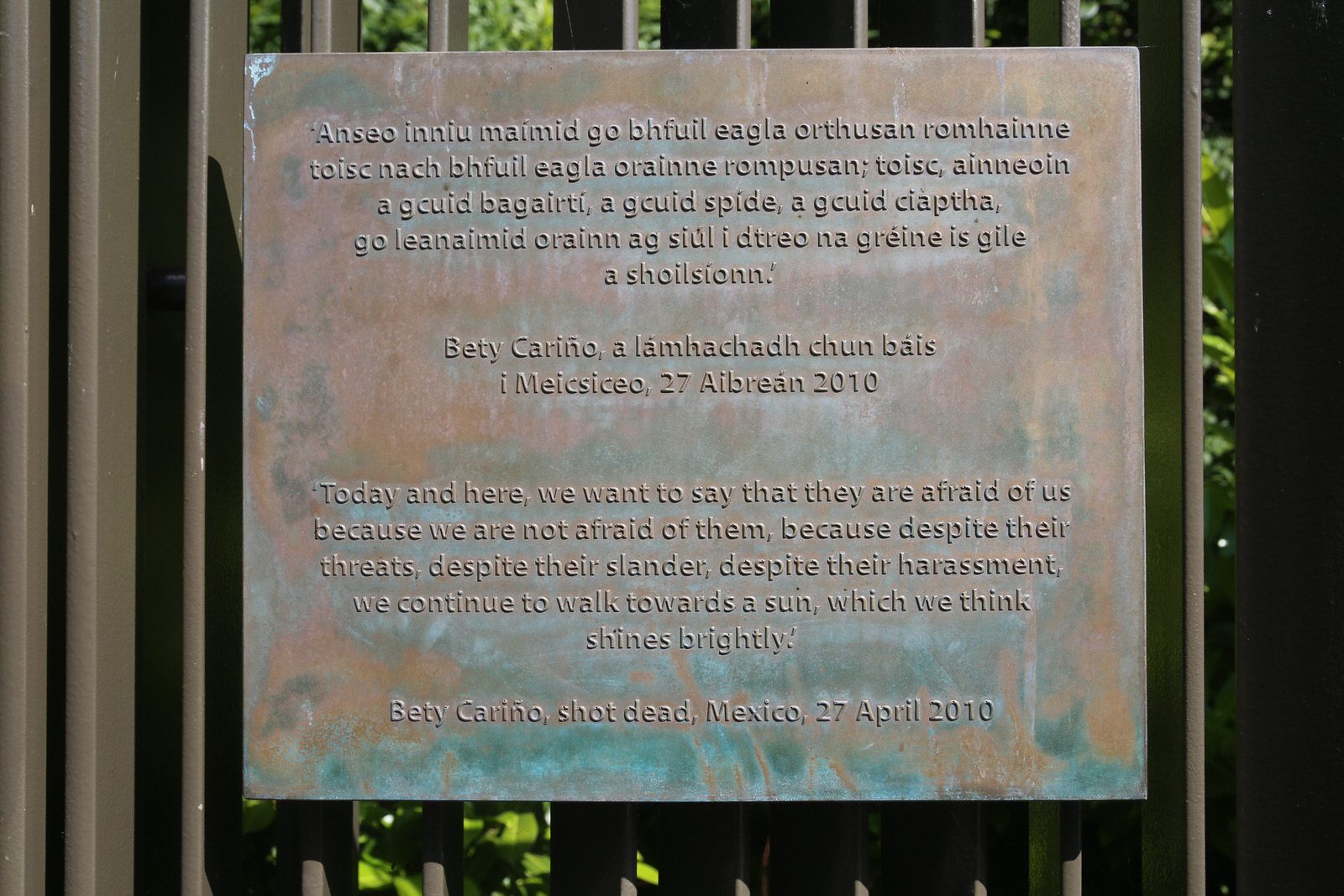 MEMORIAL TO HUMAN RIGHTS DEFENDERS [IVEAGH GARDENS IN DUBLIN CITY] 009