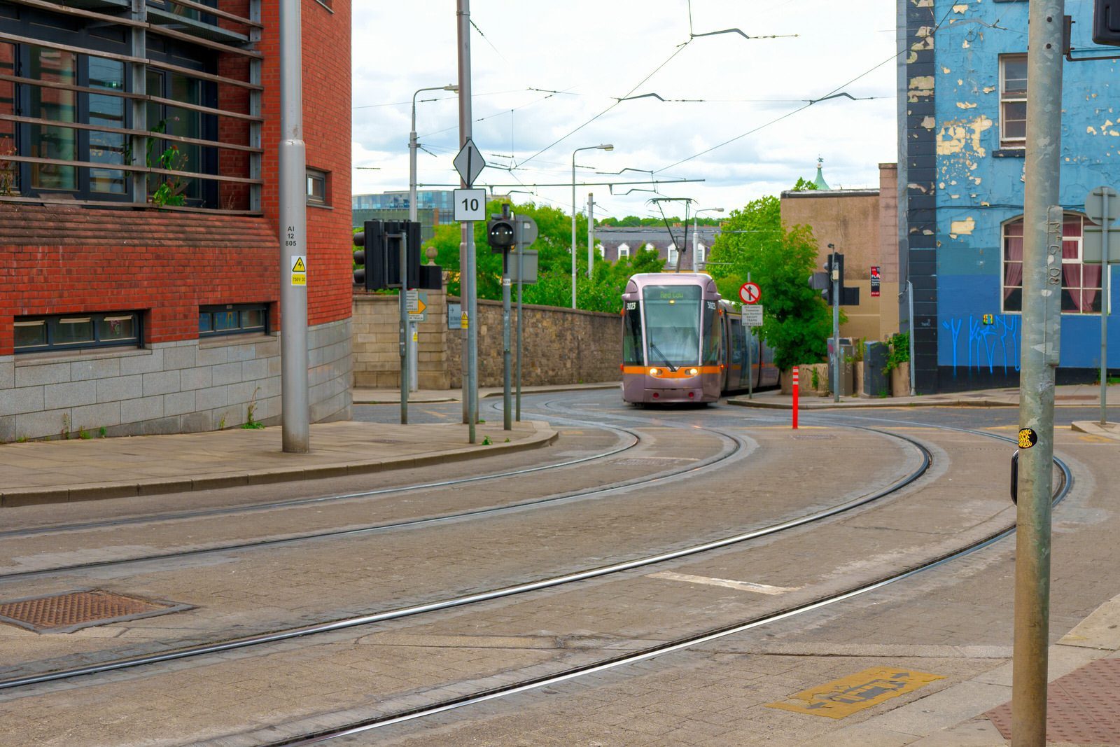 WHY WOULD ANYONE PHOTOGRAPH A TRAM COMING UP A HILL - A PASSERBY ACTUALLY ASKED ME [MAYBE THE BARD HAS AN ANSWER] 006