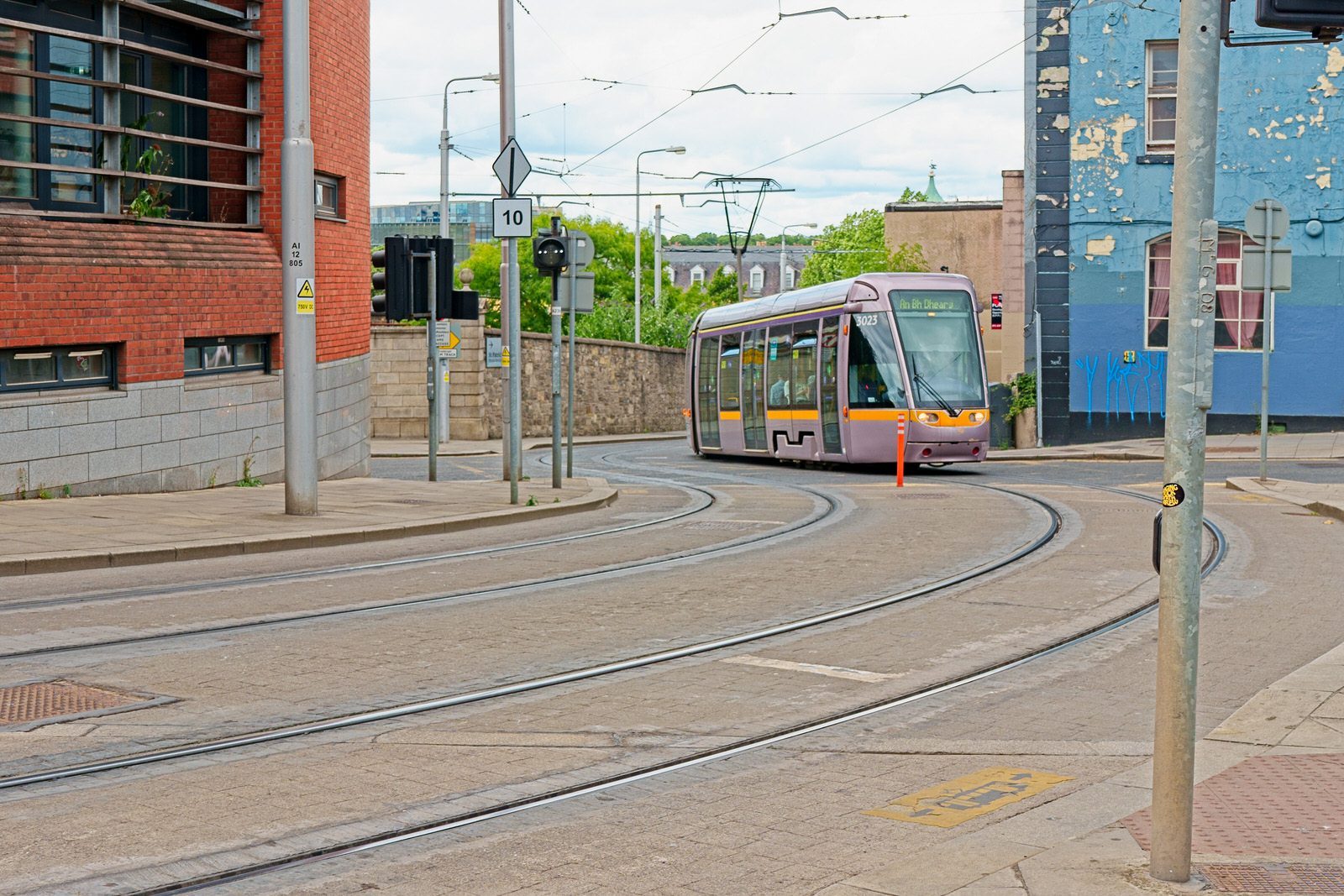 WHY WOULD ANYONE PHOTOGRAPH A TRAM COMING UP A HILL - A PASSERBY ACTUALLY ASKED ME [MAYBE THE BARD HAS AN ANSWER] 005