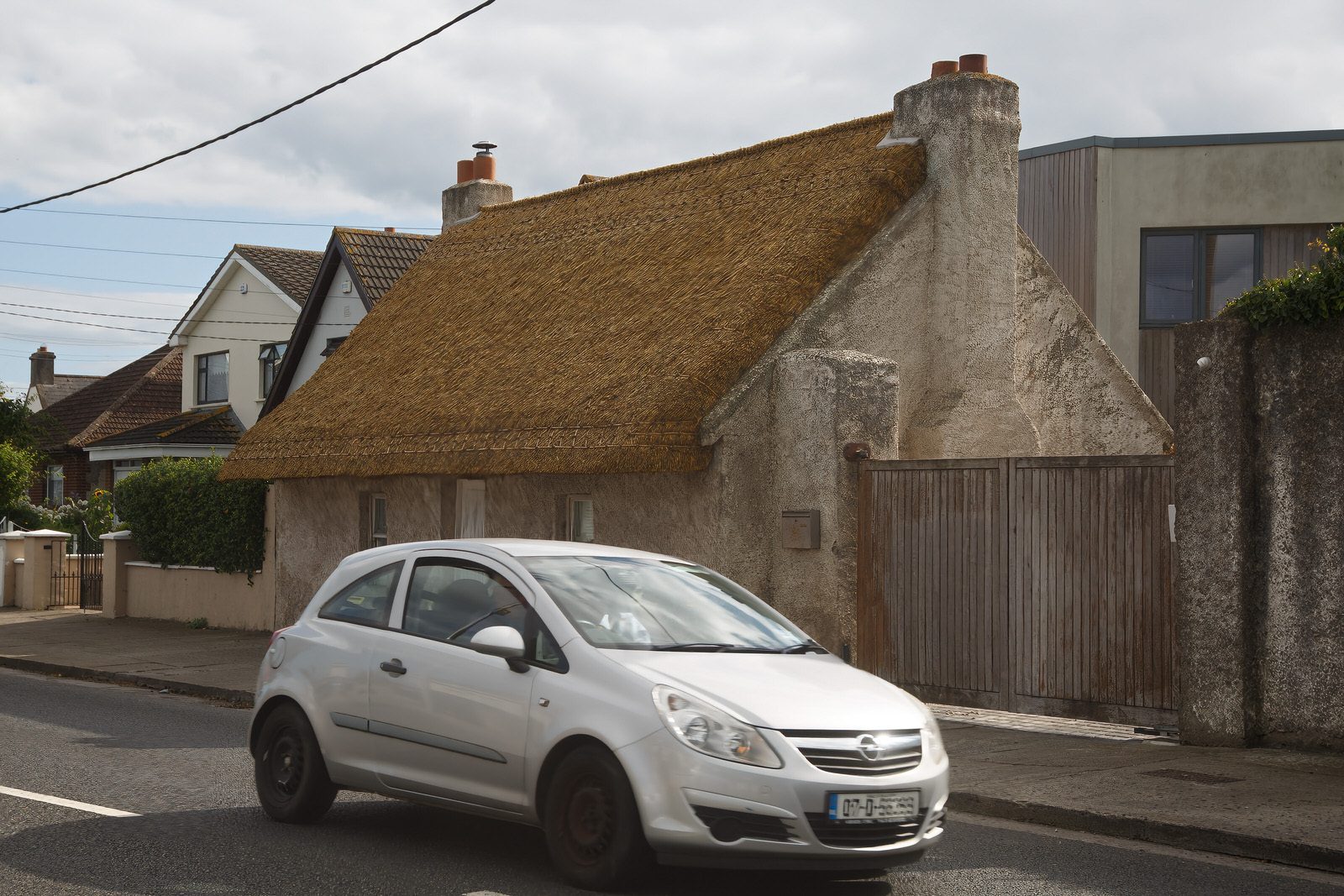 A WELL MAINTAINED THATCHED COTTAGE IN BALDOYLE [COAST ROAD] 002