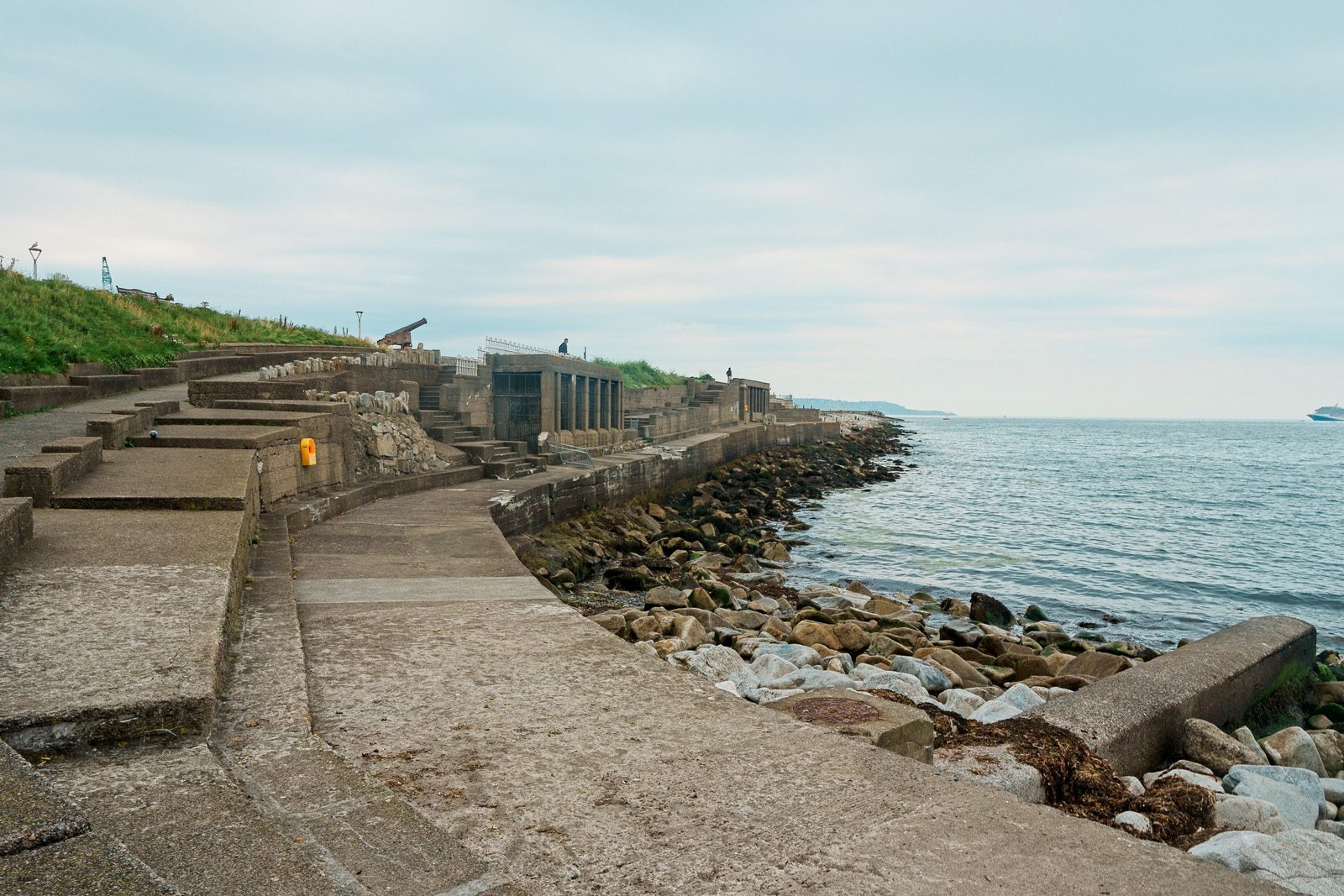 BETWEEN DUN LAOGHAIRE EAST PIER AND THE BATHS [THIS AREA HAS BEEN BADLY NEGLECTED] 006