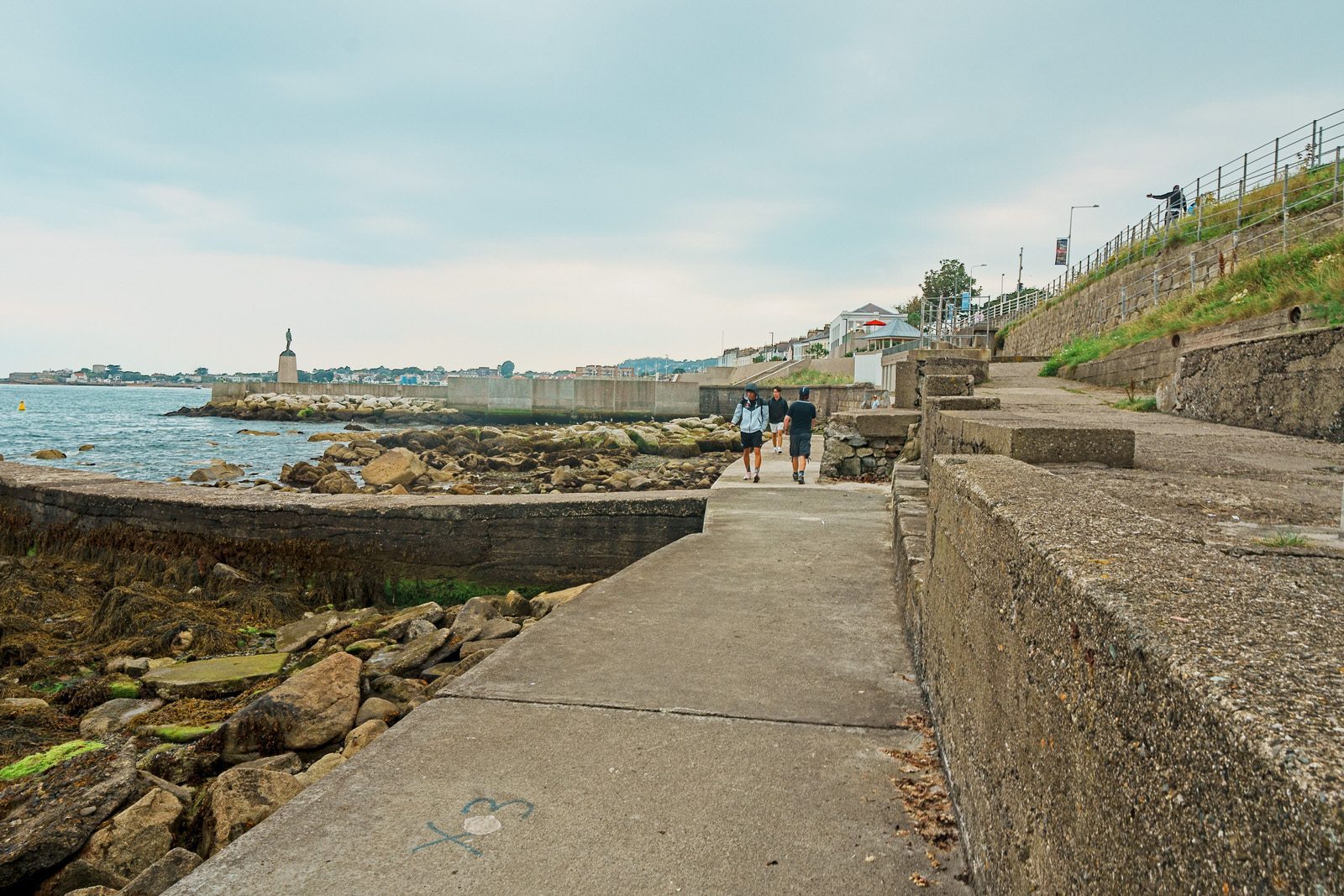 BETWEEN DUN LAOGHAIRE EAST PIER AND THE BATHS [THIS AREA HAS BEEN BADLY NEGLECTED] 004