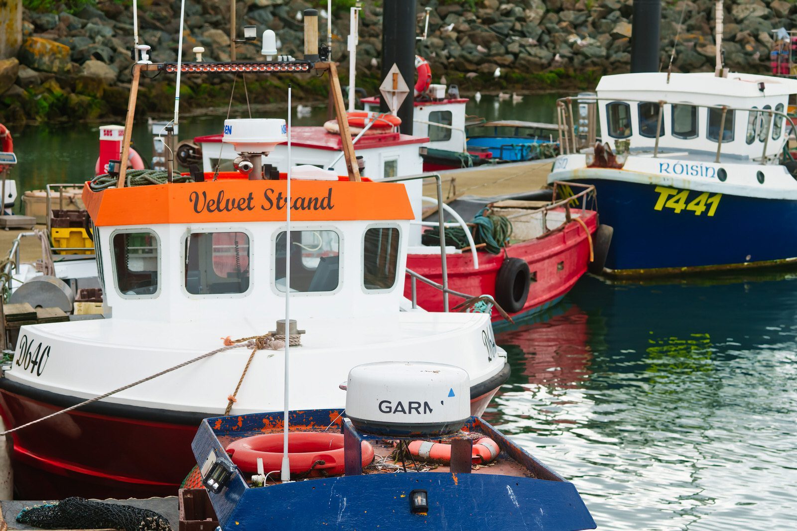 BOATS AND PEOPLE ON A SUNNY DAY [THE FISHING VILLAGE OF HOWTH]-221473-1