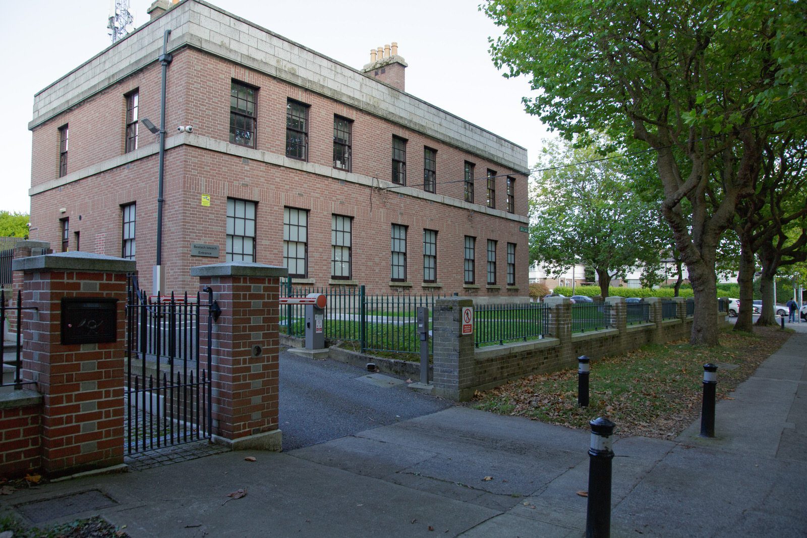 OFFICE OF THE STATE PATHOLOGIST ON GRIFFITH AVENUE SWORDS ROAD [ORIGINALLY WHITEHALL GARDA STATION] 004