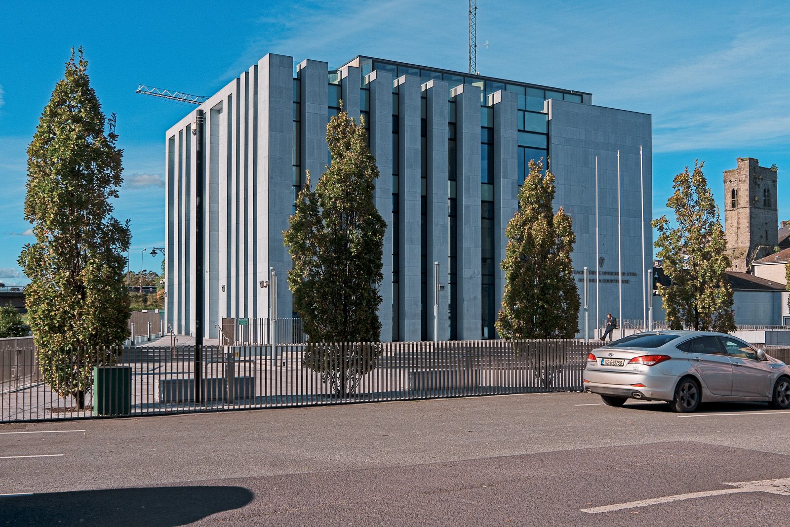 GARDA STATION AND NEW COURTHOUSE [IN CONTEXT WITHIN THE HISTORIC TOWN OF DROGHEDA]-224291-1