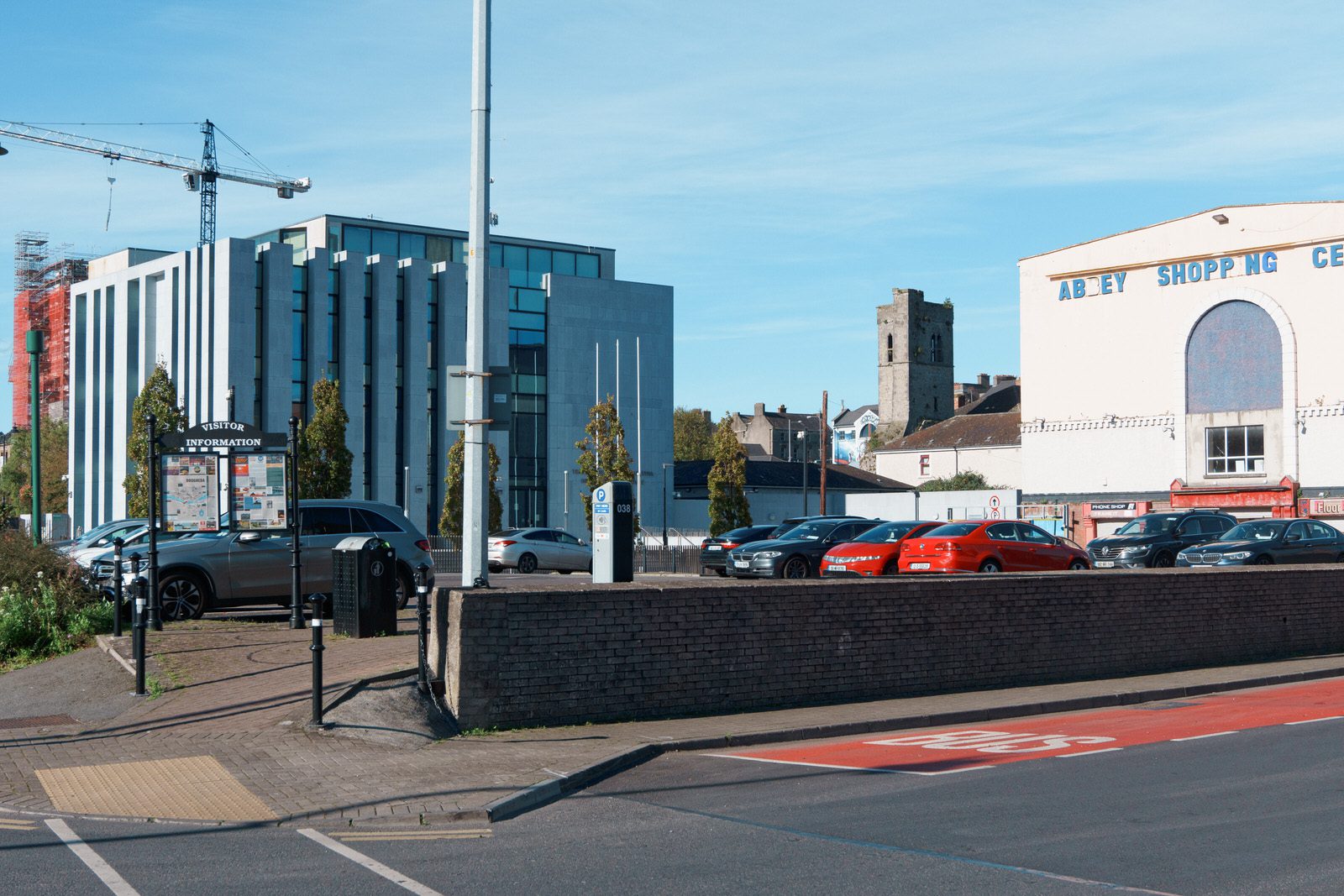 GARDA STATION AND NEW COURTHOUSE [IN CONTEXT WITHIN THE HISTORIC TOWN OF DROGHEDA]-224293-1