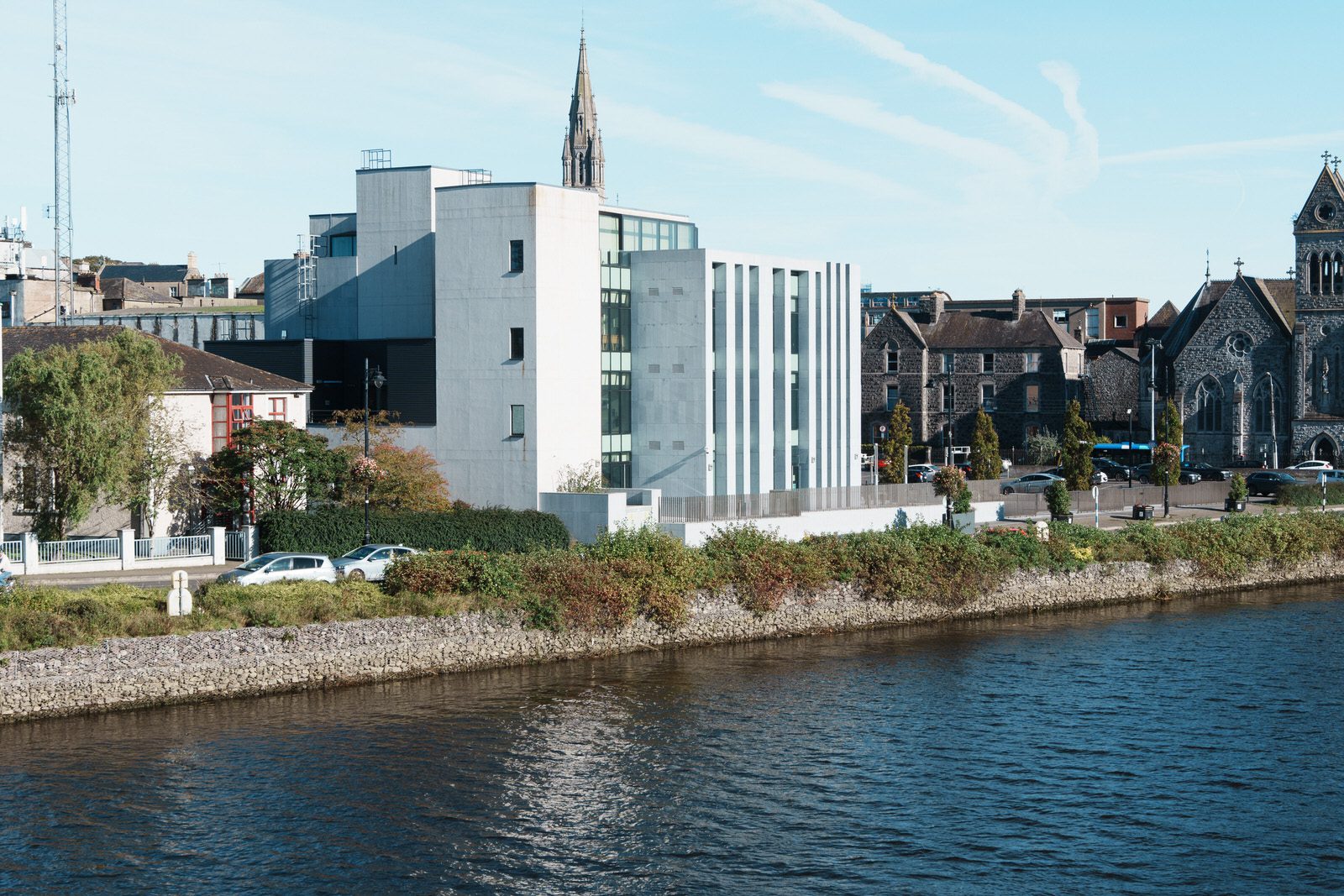 GARDA STATION AND NEW COURTHOUSE [IN CONTEXT WITHIN THE HISTORIC TOWN OF DROGHEDA]-224302-1