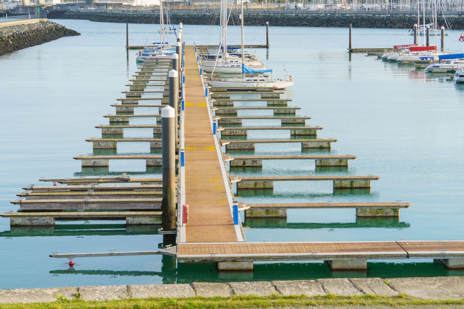 THE SECTION OF THE MARINA NEAR THE WESTERN BREAKWATER [DUN LAOGHAIRE HARBOUR] 015