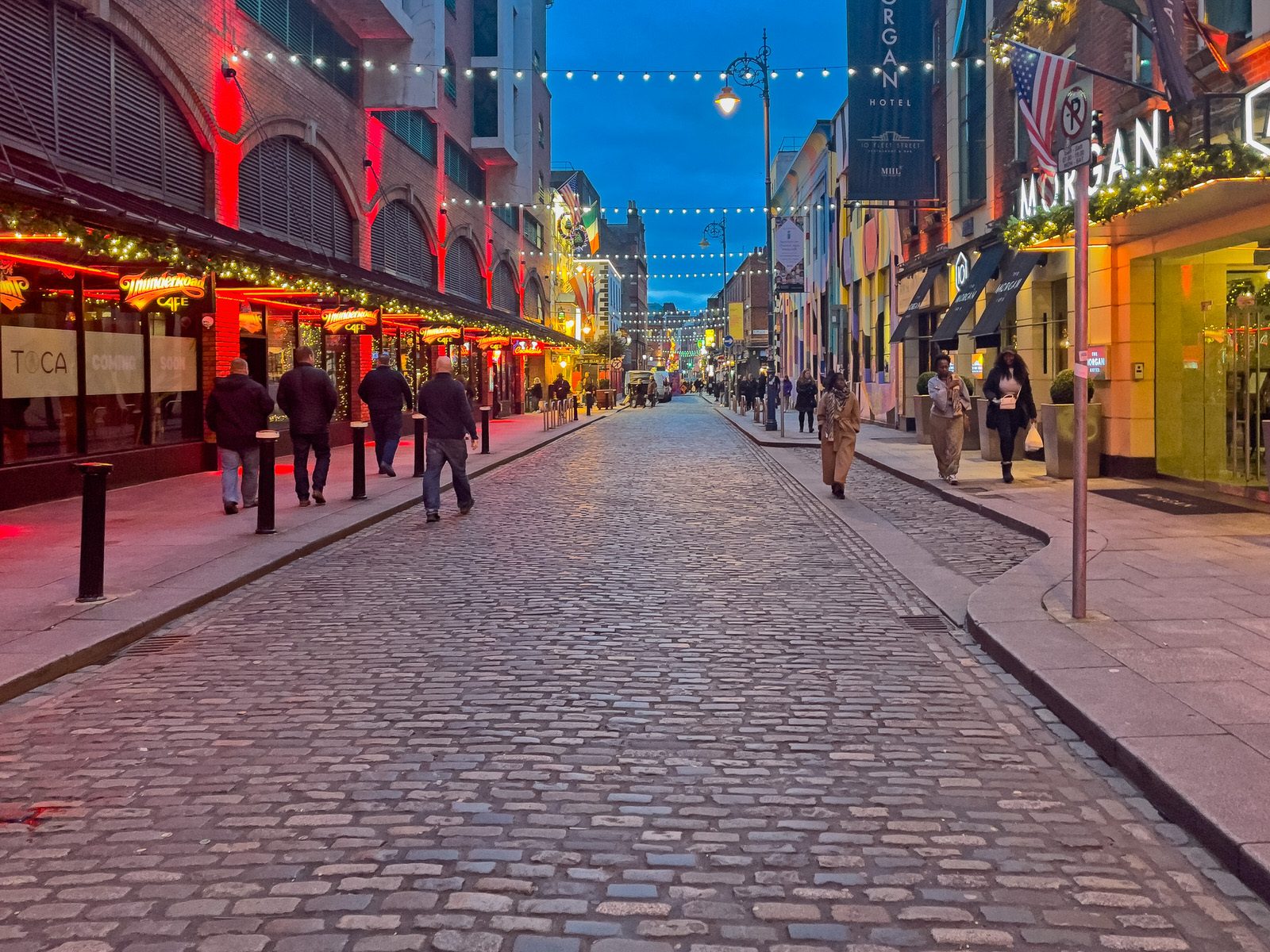 I VISITED TEMPLE BAR TODAY [AS NIGHTFALL WAS APPROACHING]-225330-1