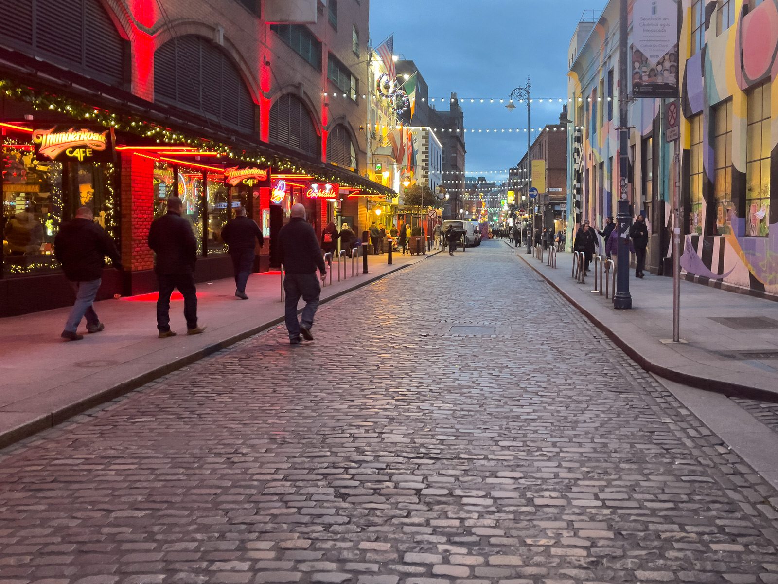 I VISITED TEMPLE BAR TODAY [AS NIGHTFALL WAS APPROACHING]-225331-1