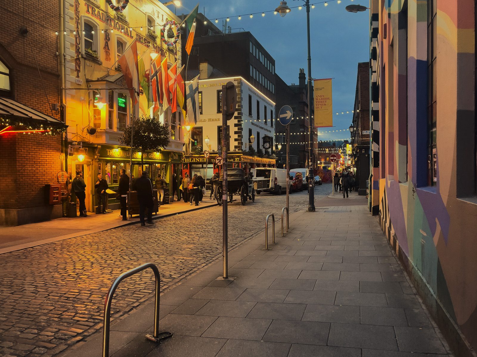 I VISITED TEMPLE BAR TODAY [AS NIGHTFALL WAS APPROACHING]-225332-1